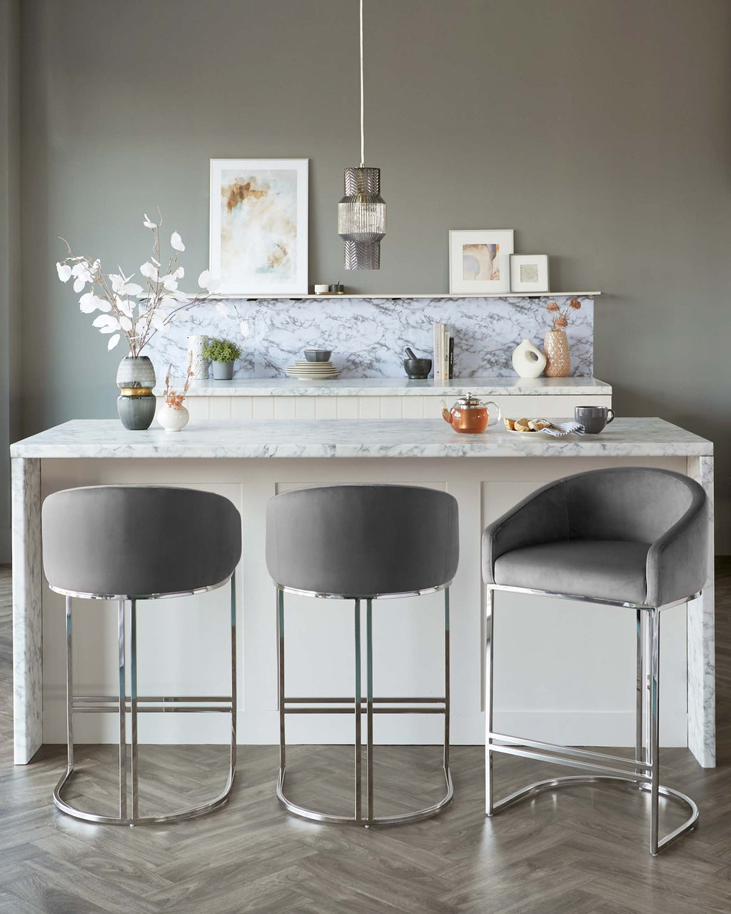 Tabouret de bar Dakota en velours gris foncé et acier inoxydable