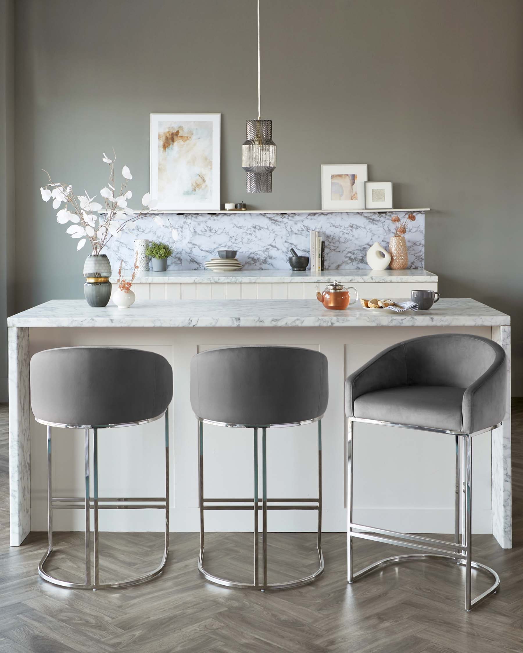 Tabouret de bar Dakota en velours gris foncé et acier inoxydable