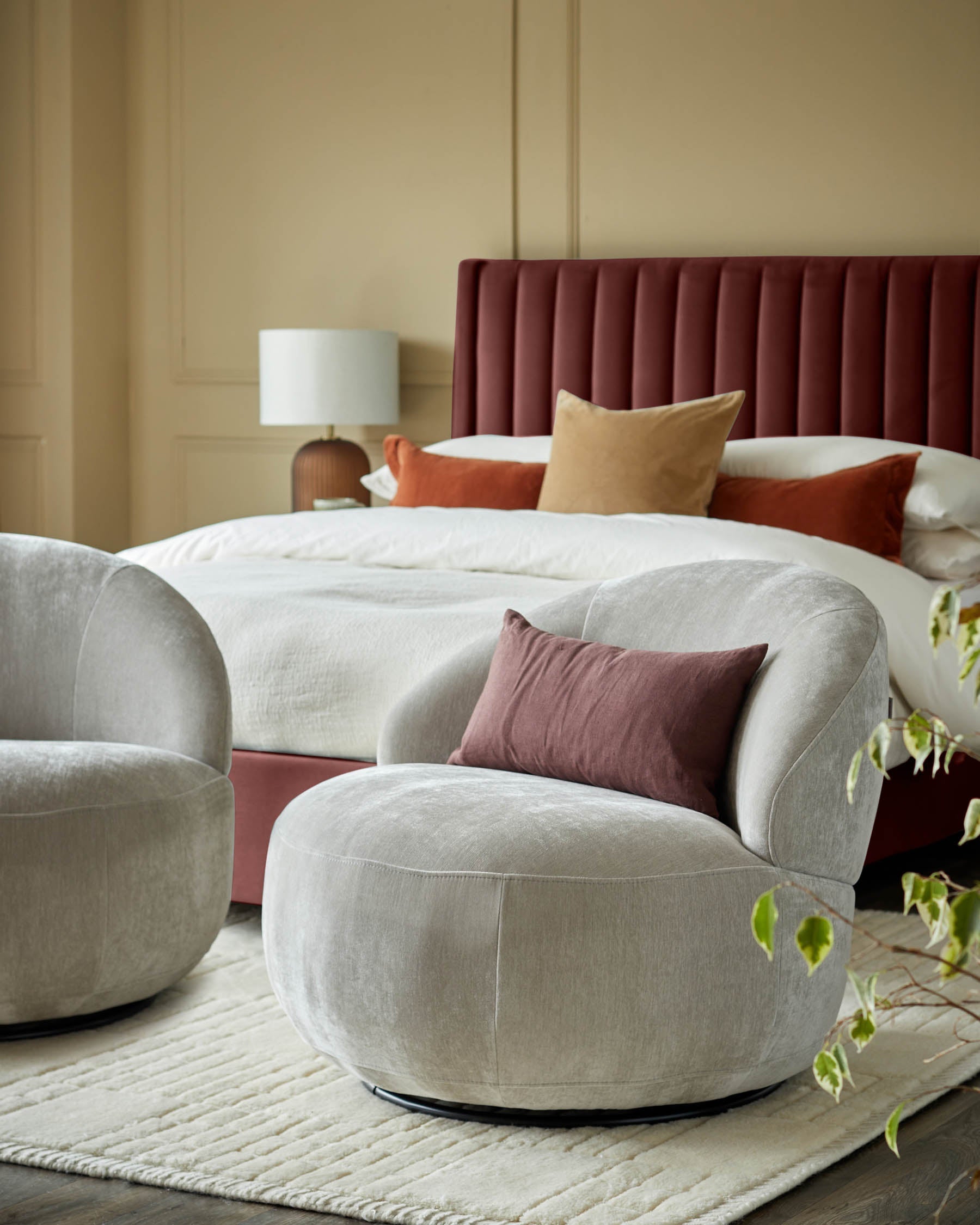 Fauteuil pivotant Daphne en tissu gris clair