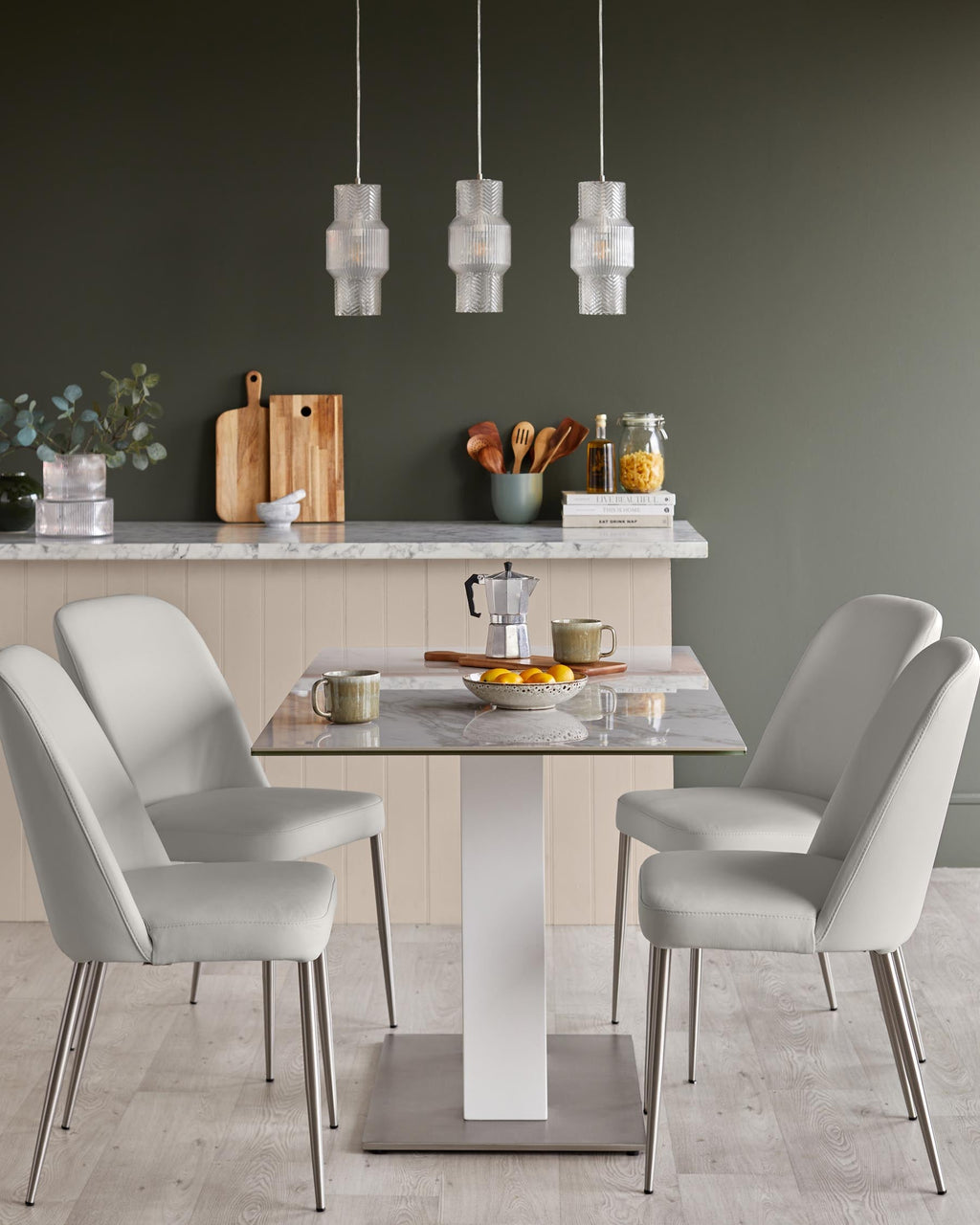 Chaise de salle à manger décorative en cuir gris clair