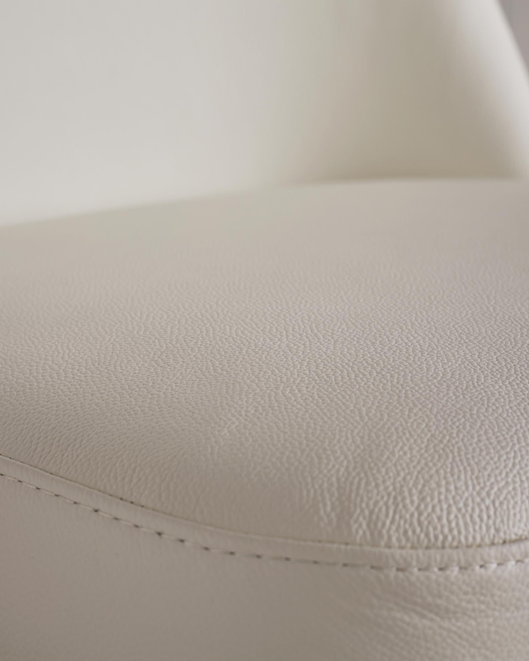 Chaise de salle à manger décorative en cuir blanc