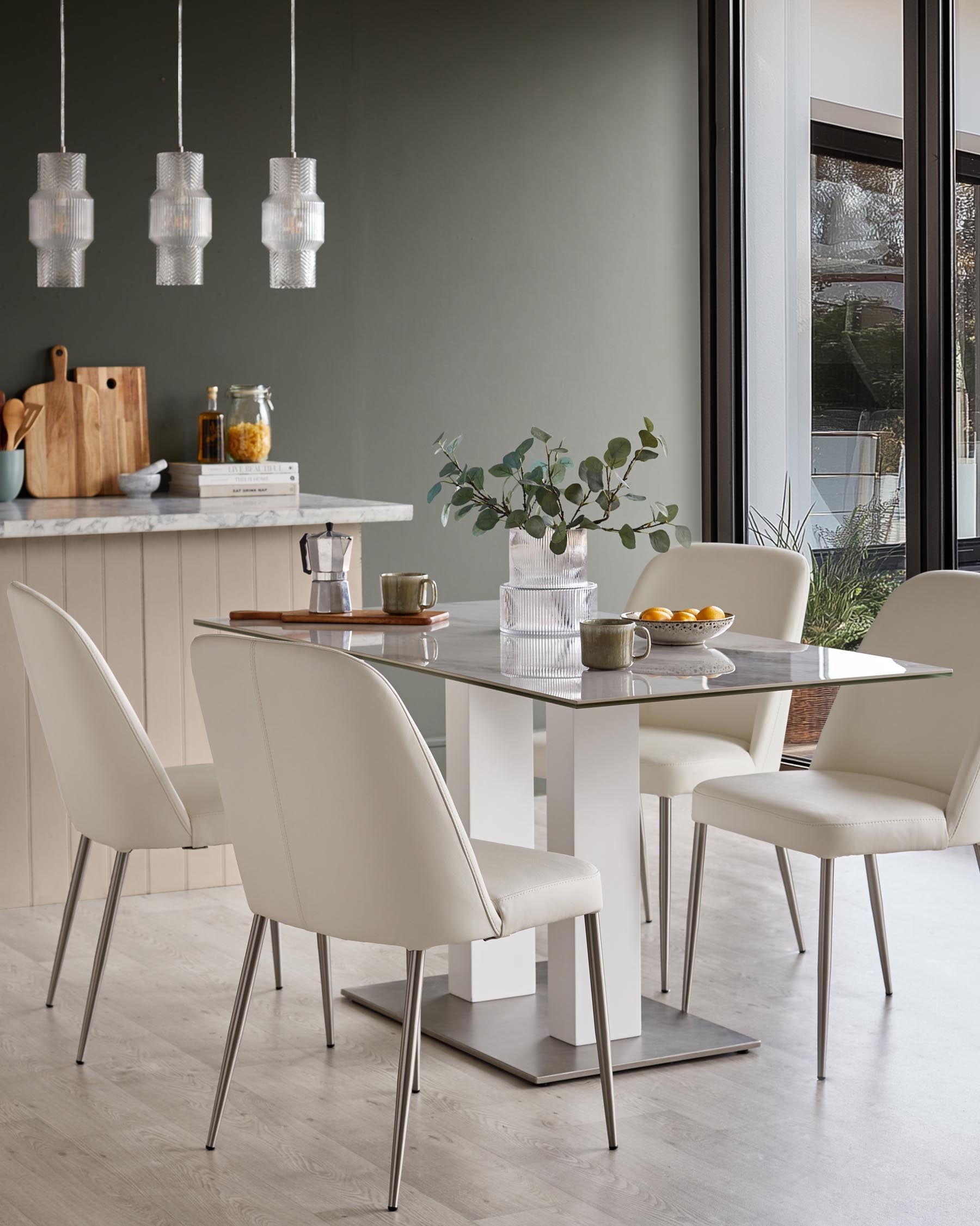 Chaise de salle à manger décorative en cuir blanc