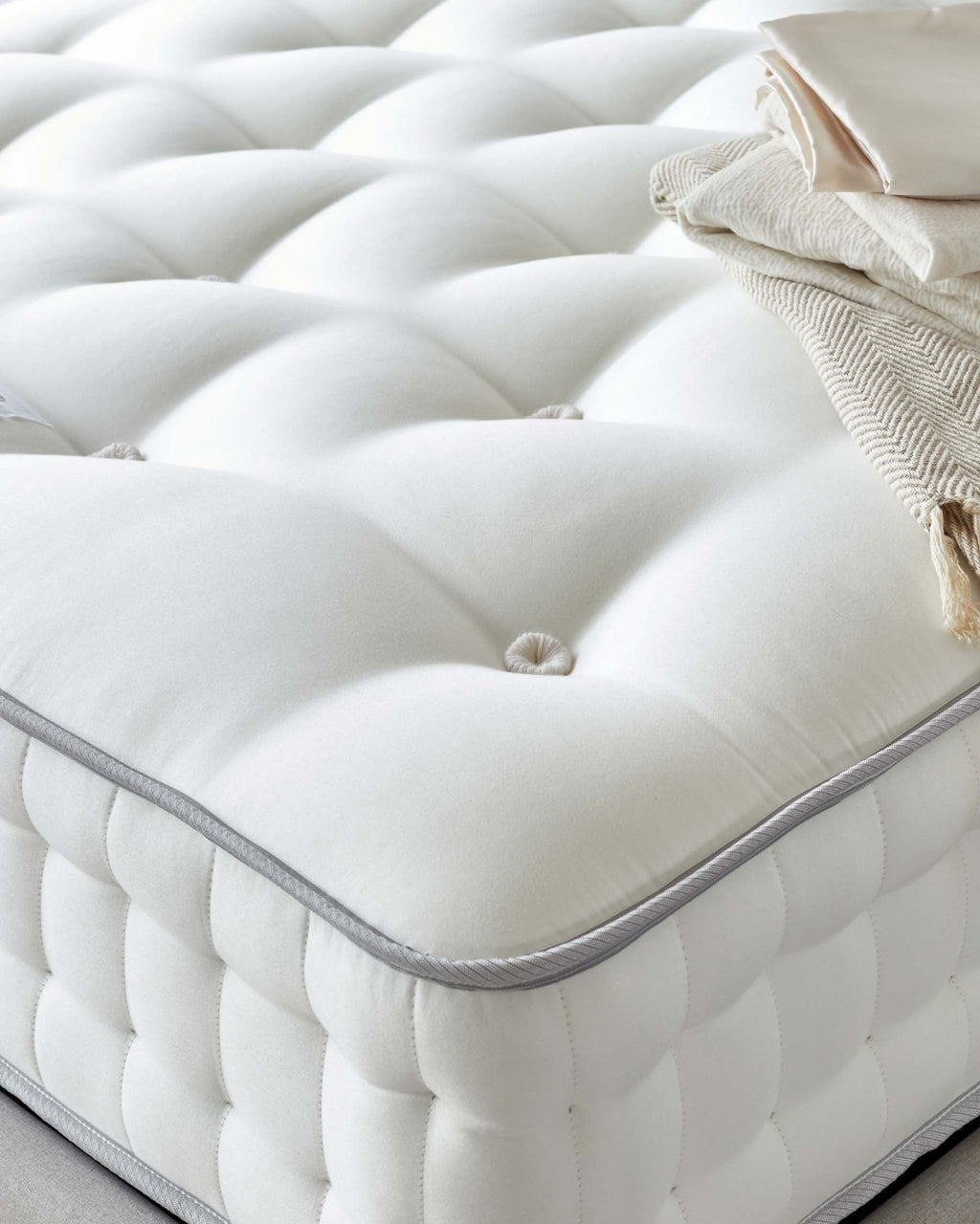 Matelas Deluxe Comfort 2000 ressorts ensachés, format moyen king
