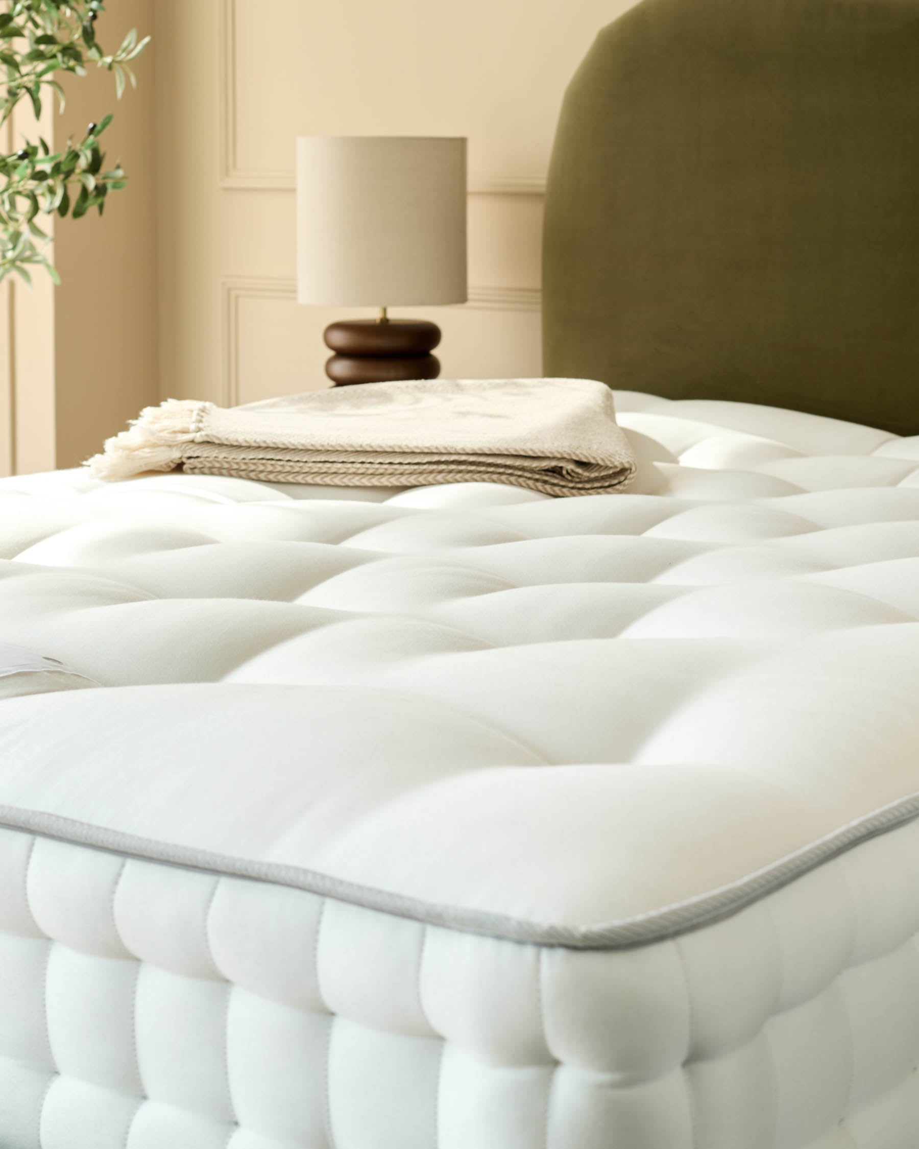 Matelas Deluxe Comfort 2000 ressorts ensachés ferme Super King