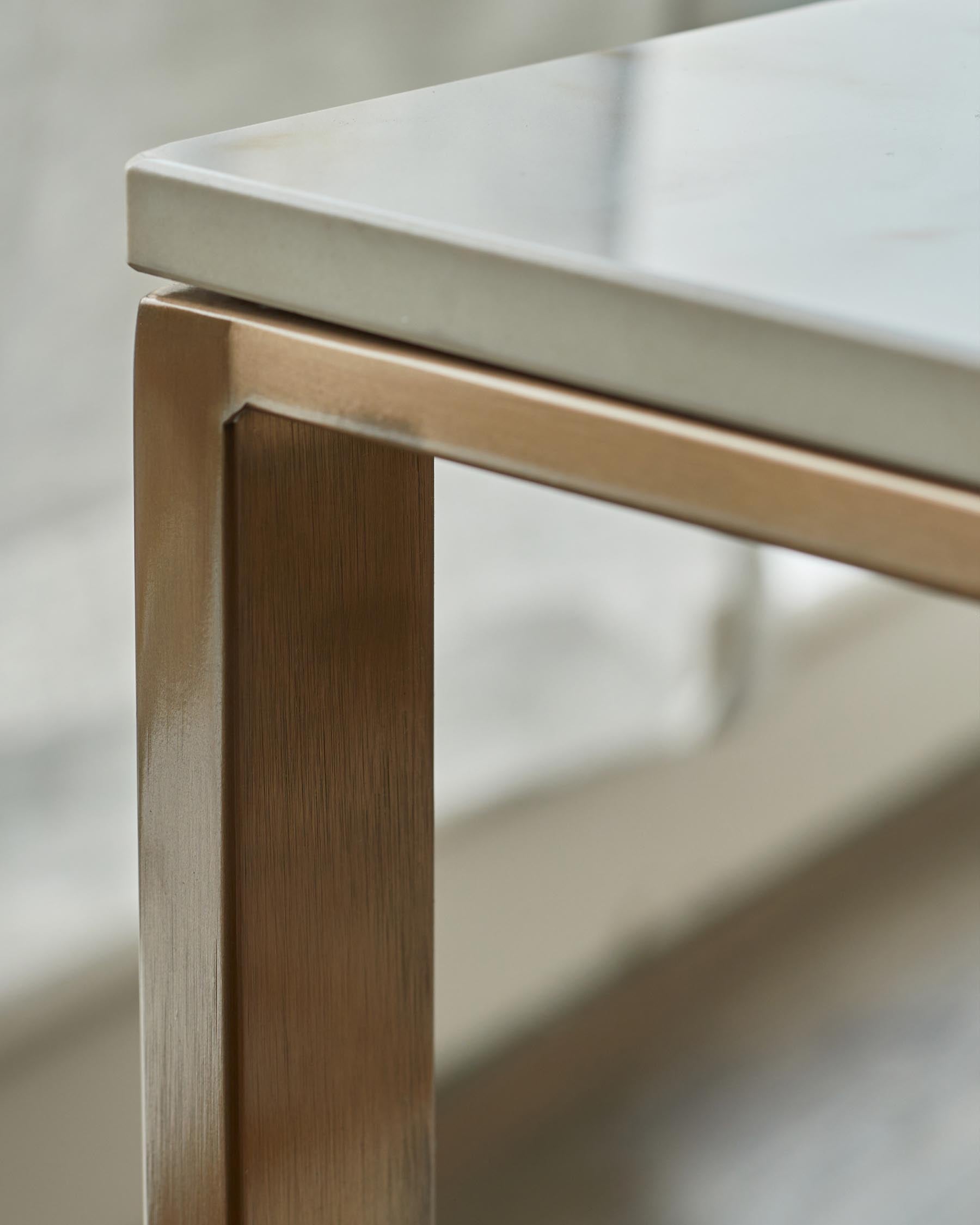 Table d'appoint en céramique demi-naturelle