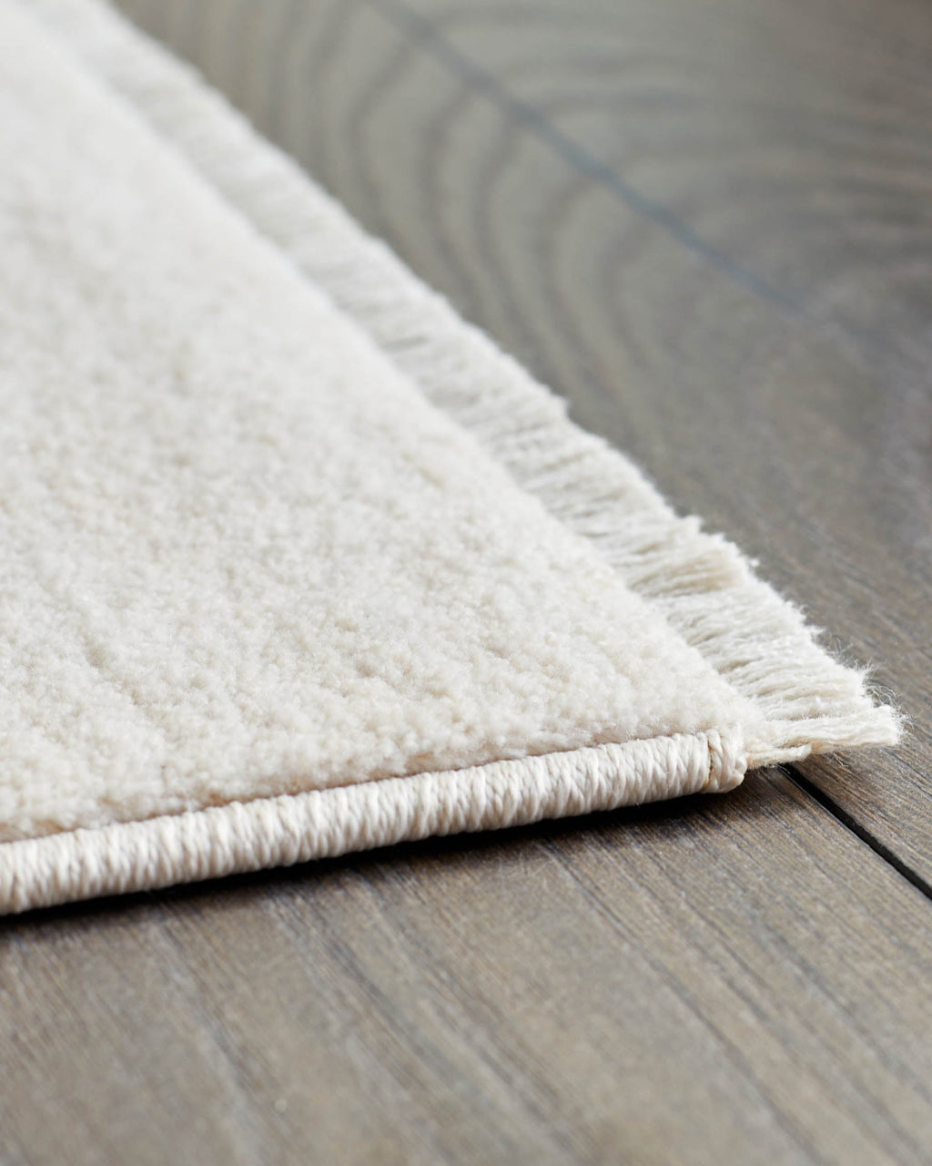 Petit tapis Eden à texture argentée douce