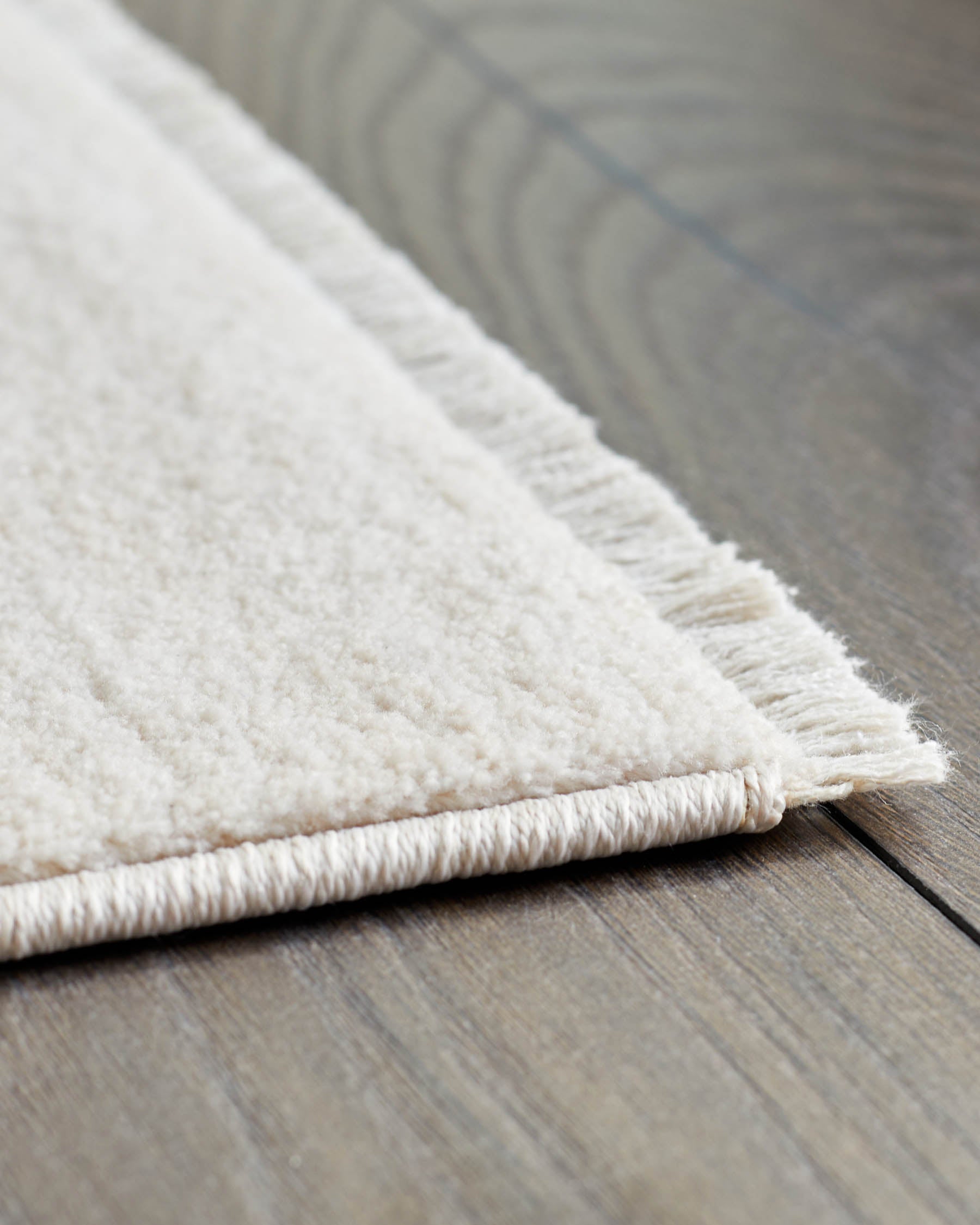 Petit tapis Eden à texture argentée douce