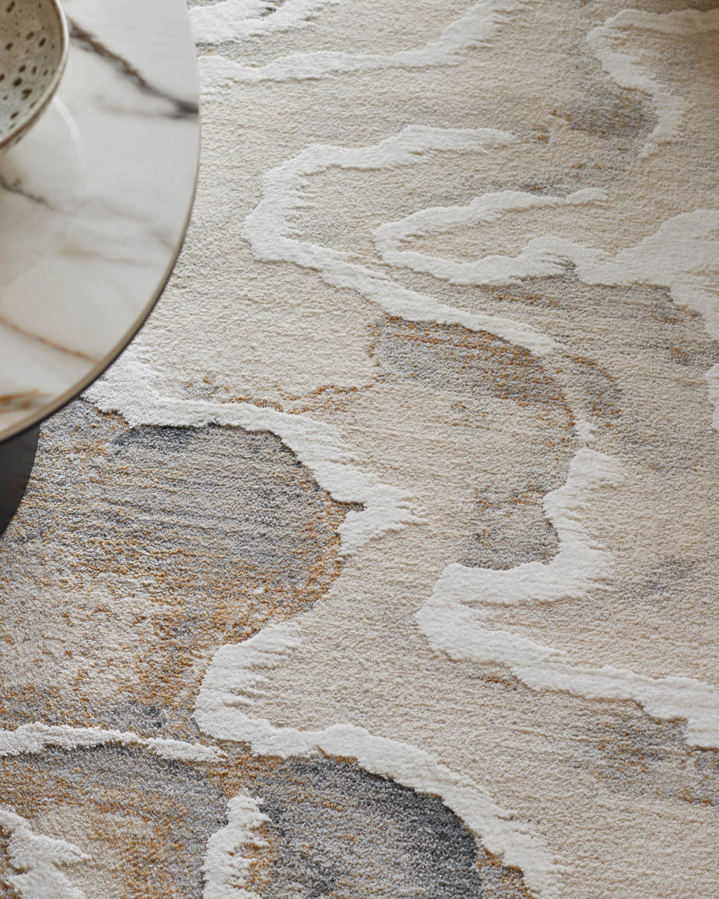 Tapis Eden argenté doux texturé, de taille moyenne