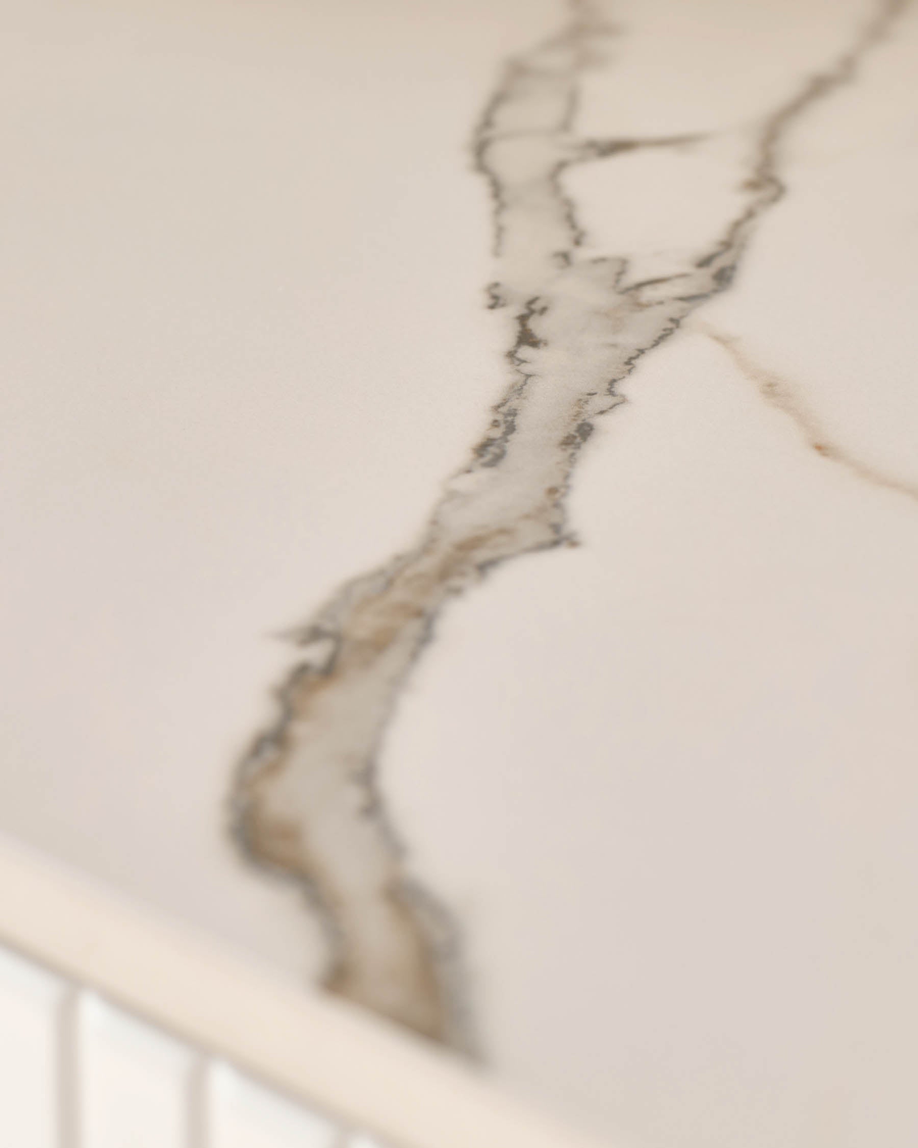 Buffet Edie en céramique naturelle grand format