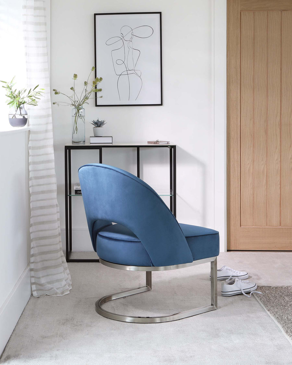 Fauteuil d'appoint Clover Cantilever en velours bleu foncé