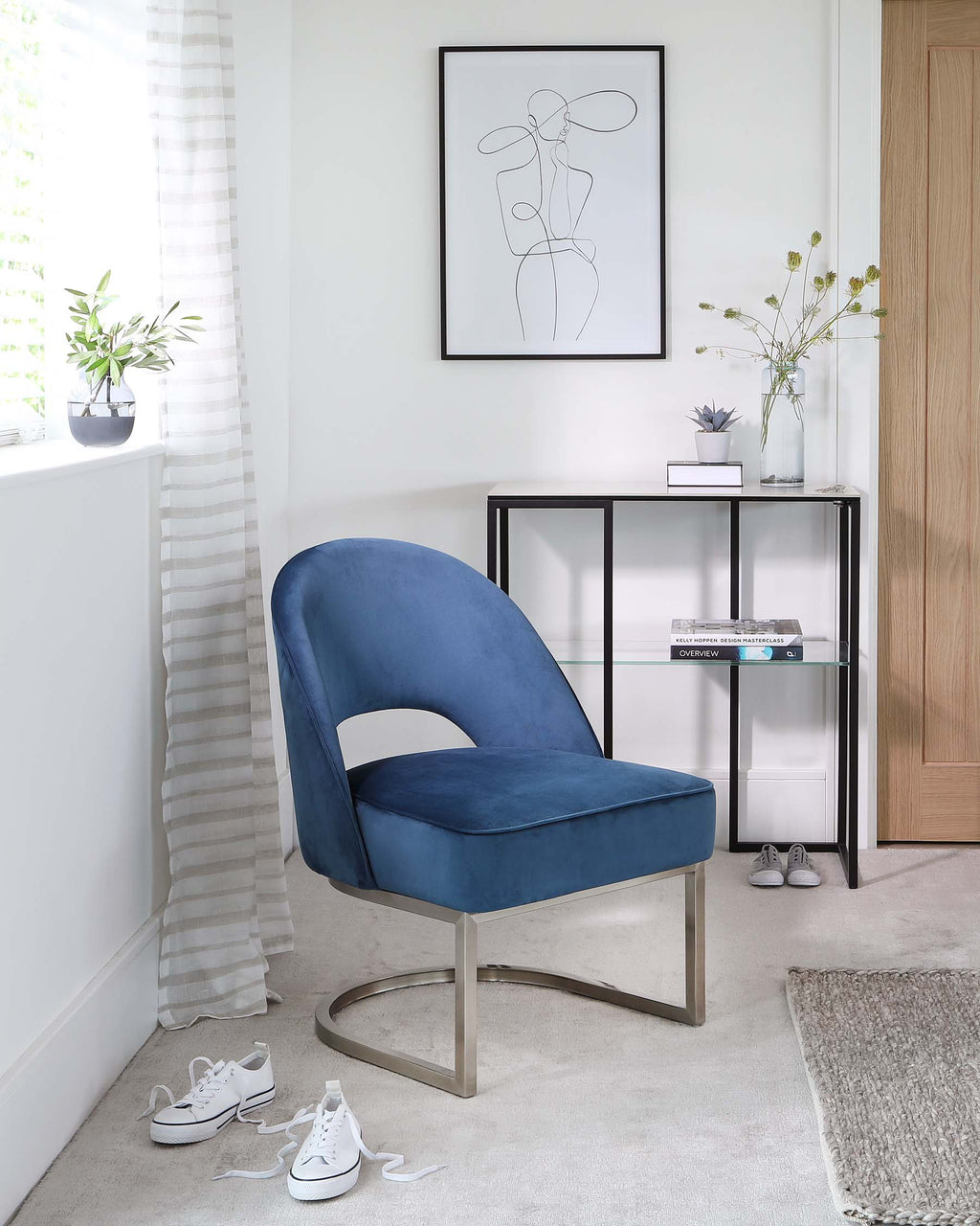 Fauteuil d'appoint Clover Cantilever en velours bleu foncé
