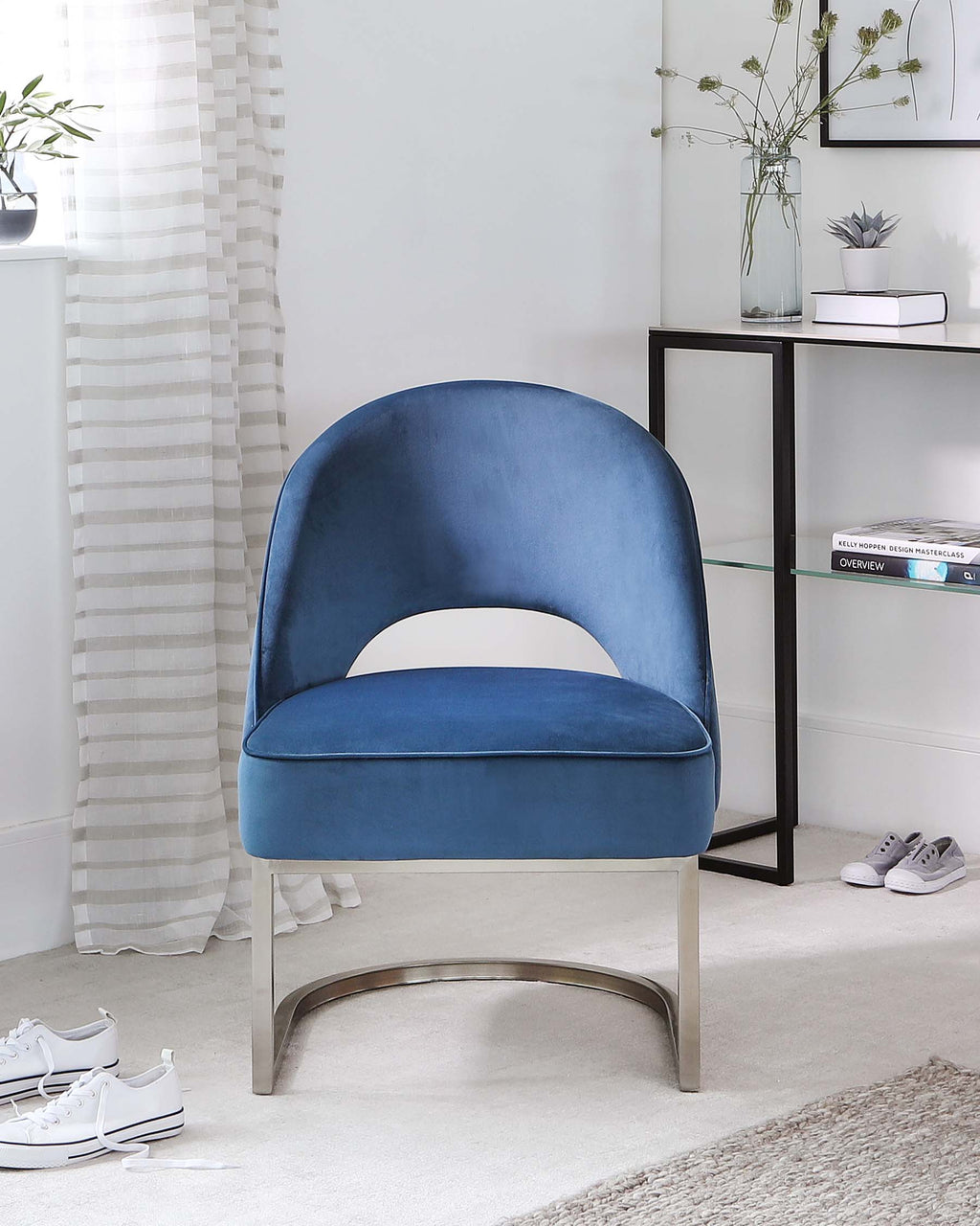 Fauteuil d'appoint Clover Cantilever en velours bleu foncé