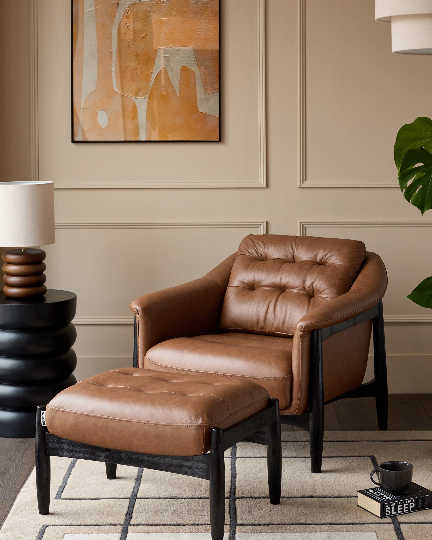 Fauteuil d'appoint en cuir fauve avec repose-pieds