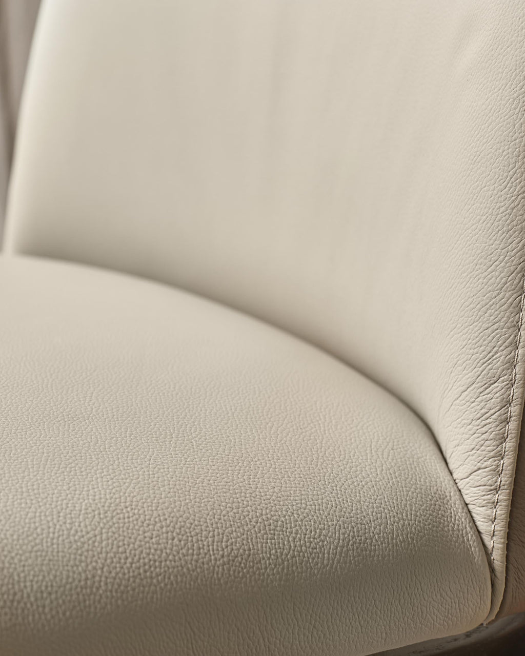 Chaise de salle à manger Emerson en cuir naturel et moka