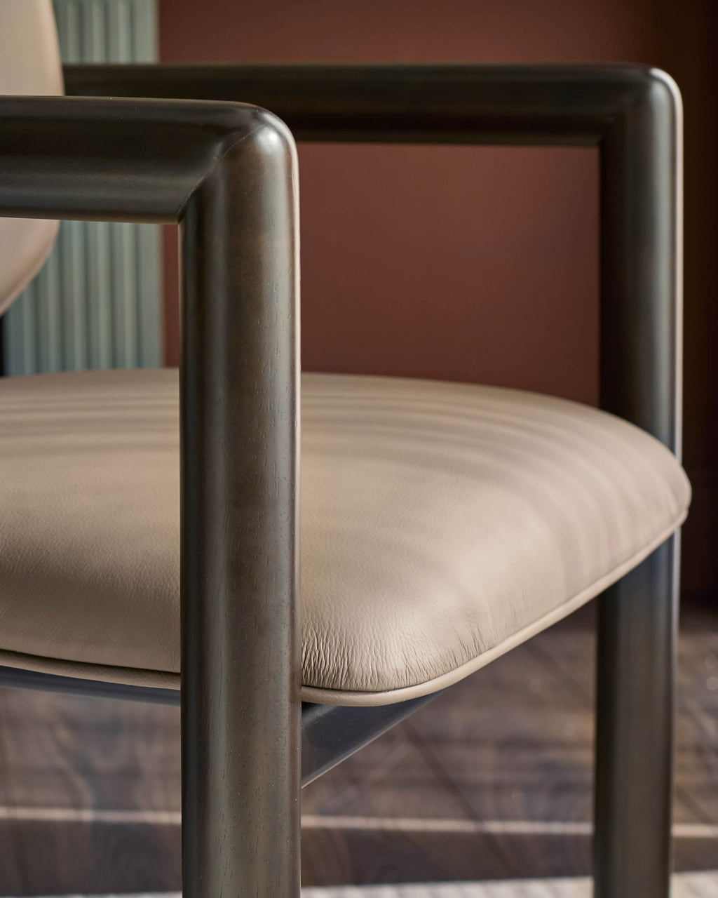 Chaise de salle à manger Esme en cuir moka