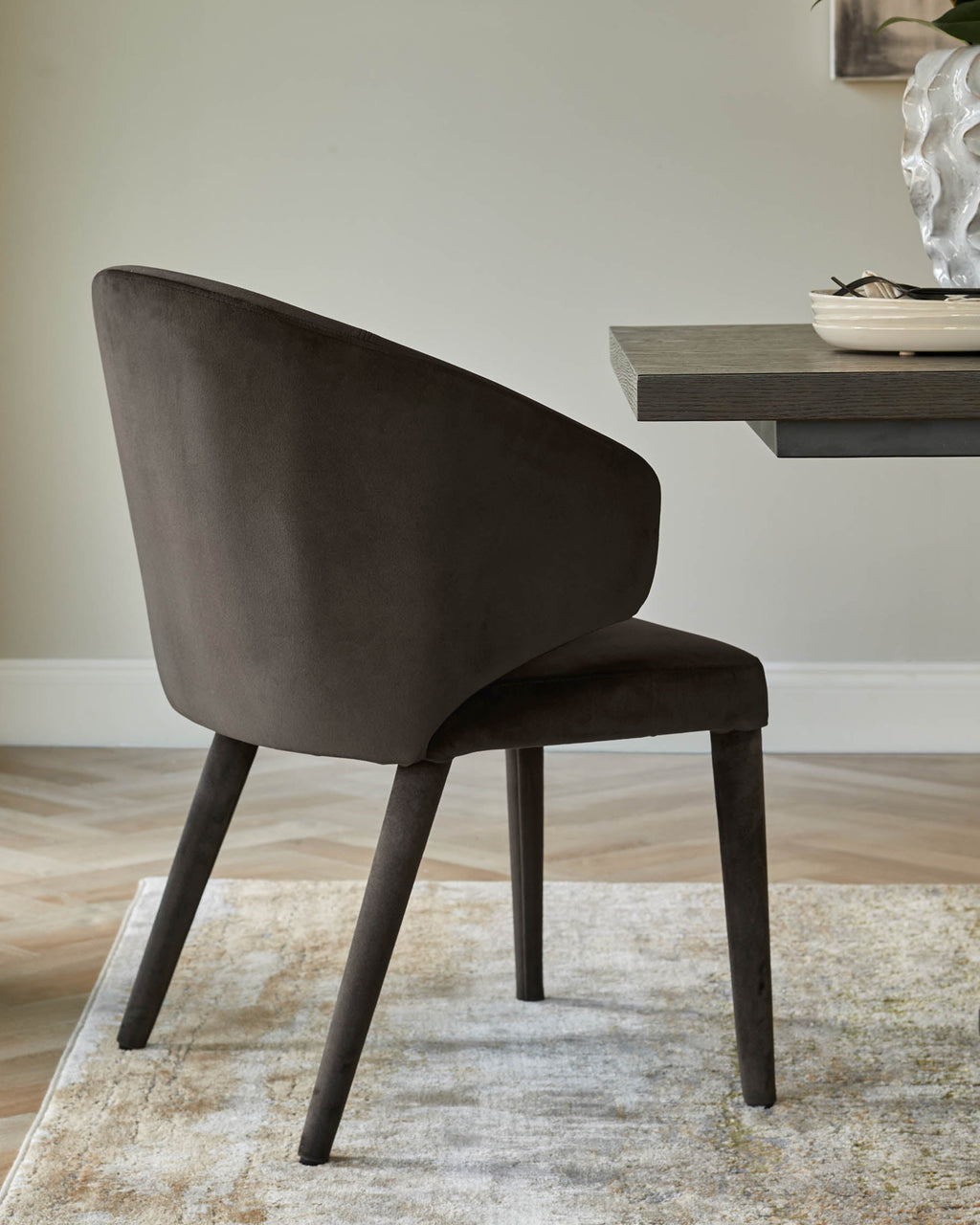 Chaise de salle à manger Ethan en velours moka foncé
