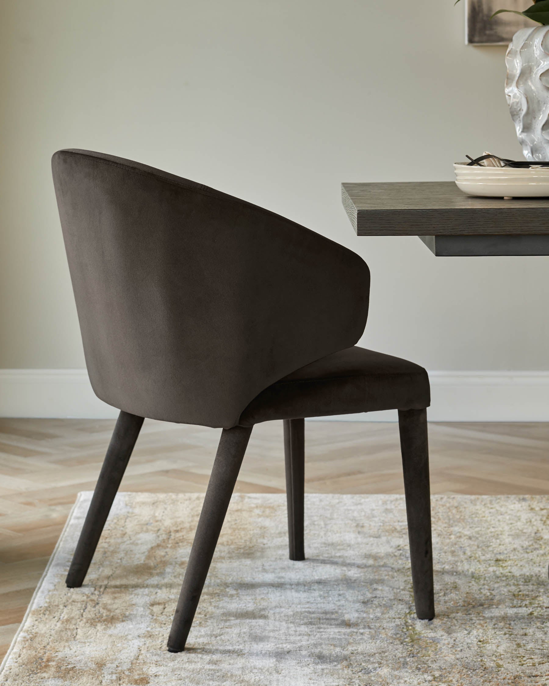 Chaise de salle à manger Ethan en velours moka foncé