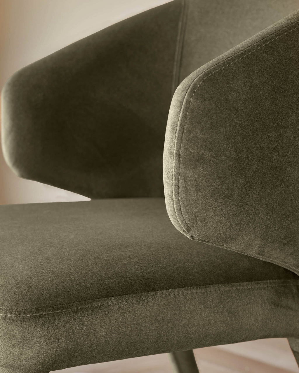 Chaise de salle à manger Ethan en velours vert olive