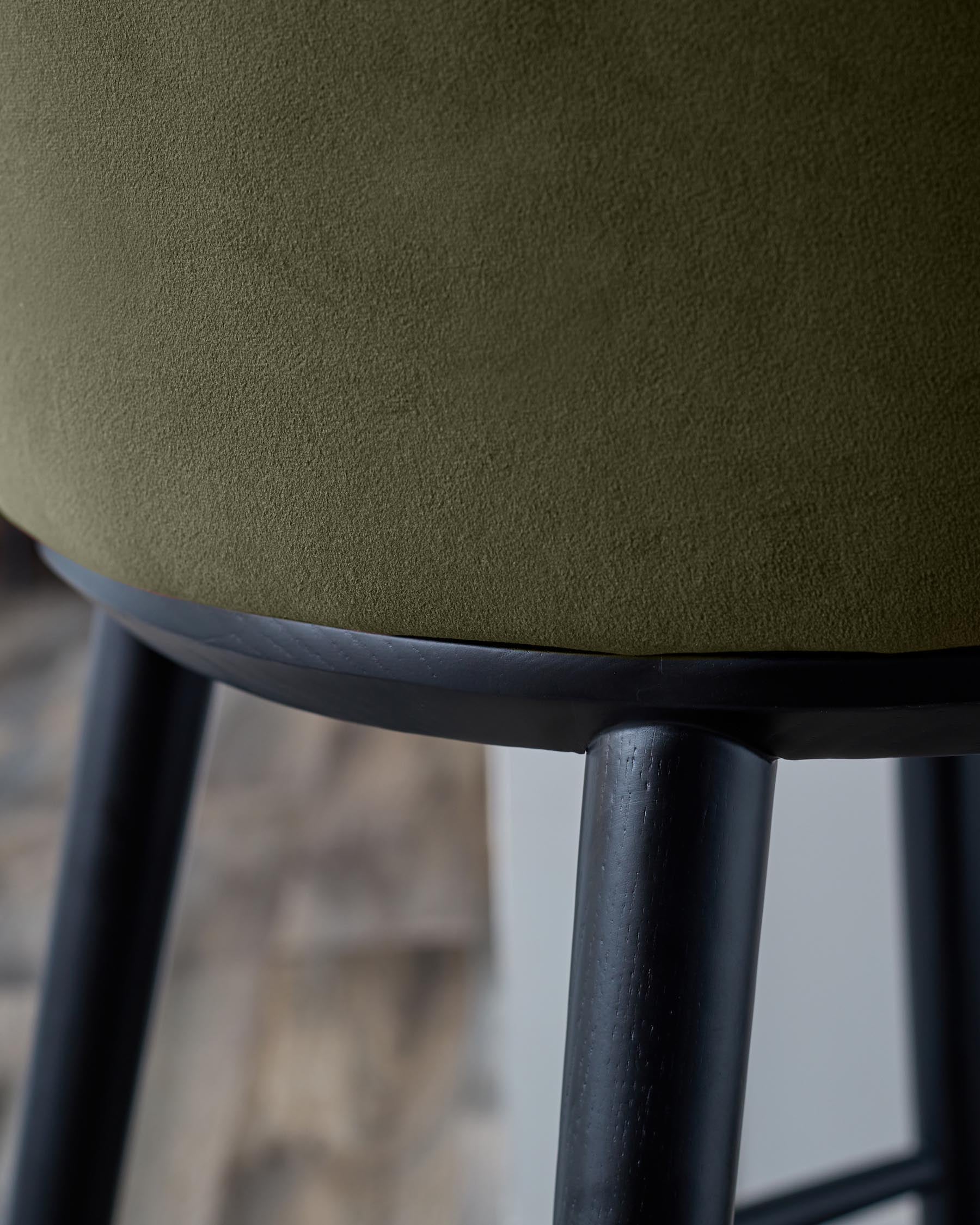 Tabouret de bar Evelyn en velours vert olive
