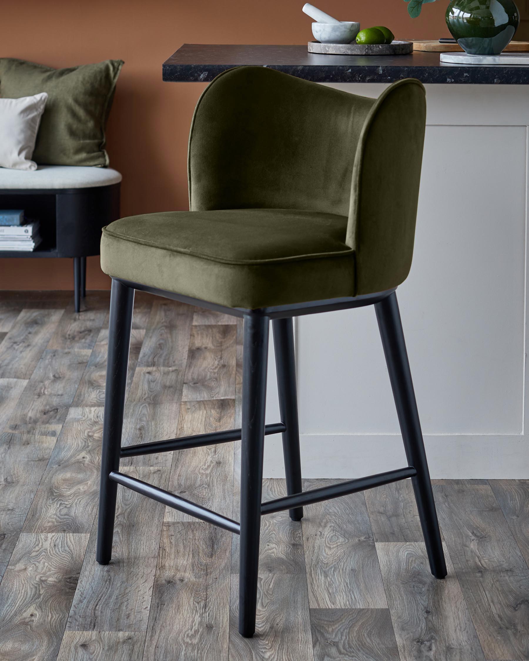 Tabouret de bar Evelyn en velours vert olive