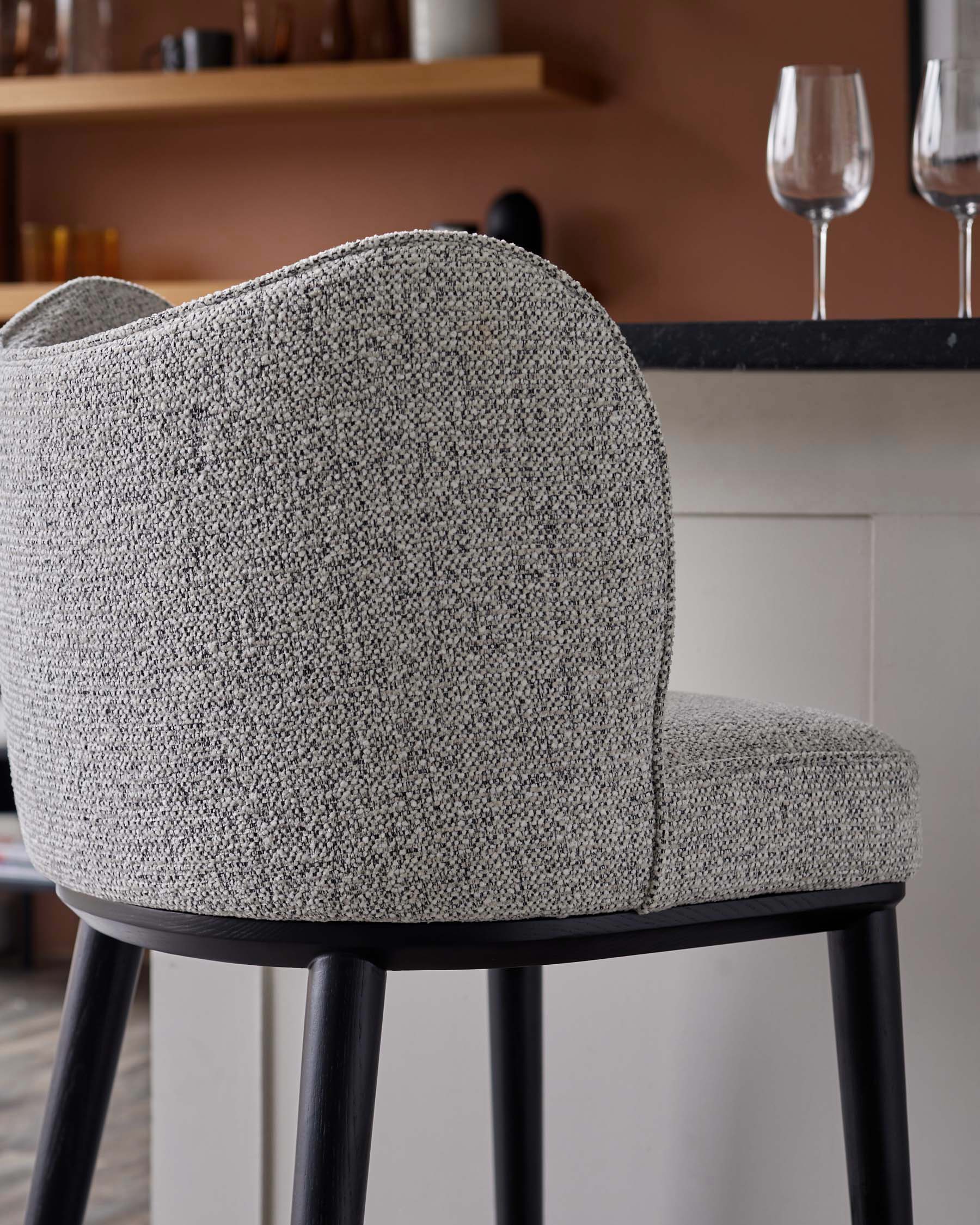 Tabouret de bar Evelyn en tissu gris sel et poivre