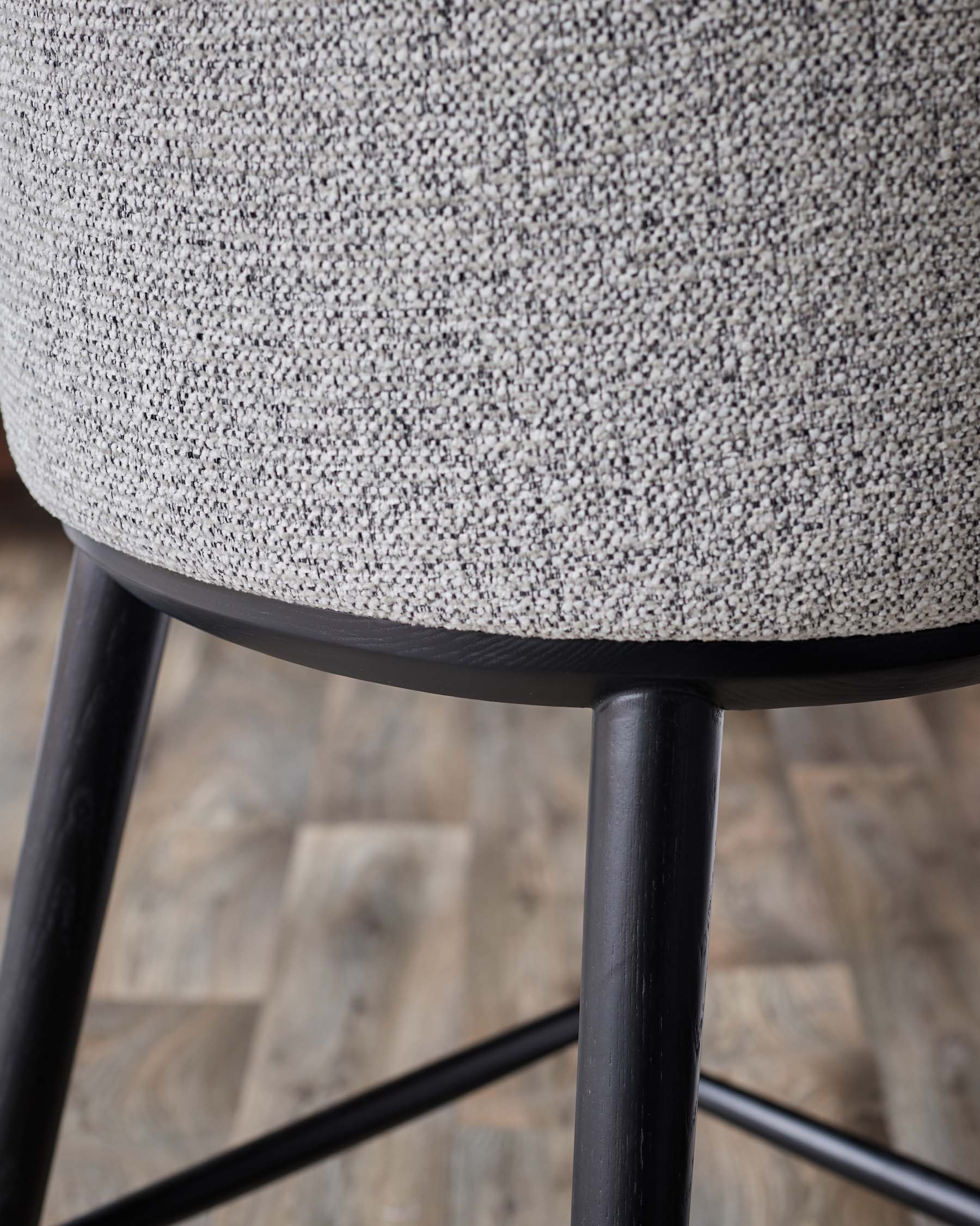 Tabouret de bar Evelyn en tissu gris sel et poivre