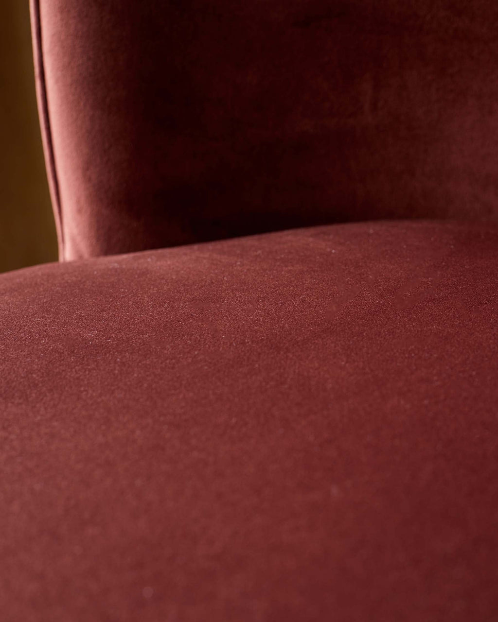 Chaise de salle à manger Evelyn en velours rouge caramel