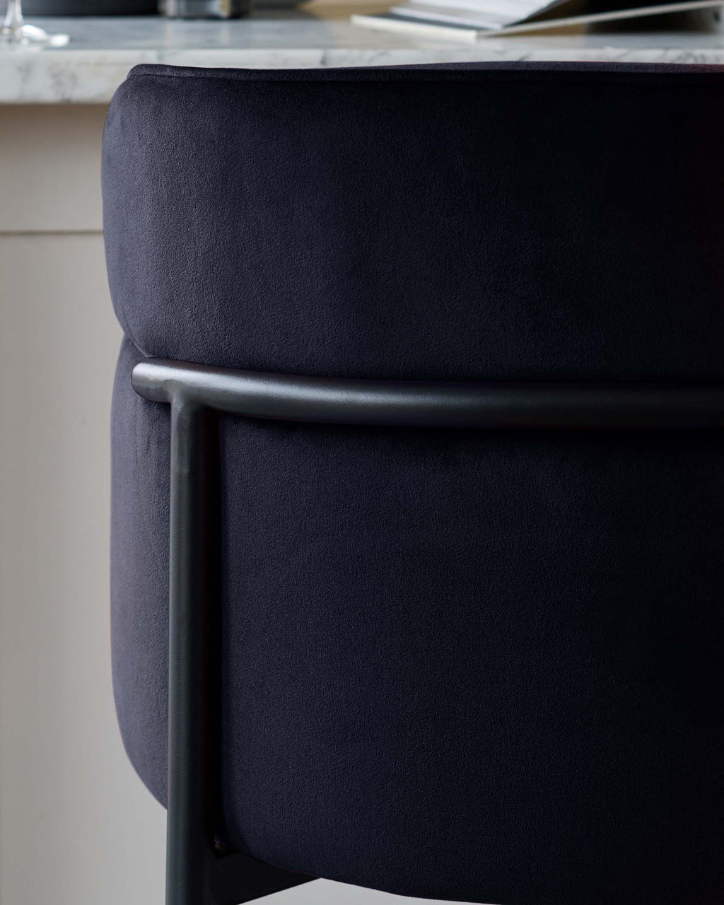 Tabouret de bar Felix en velours bleu marine foncé