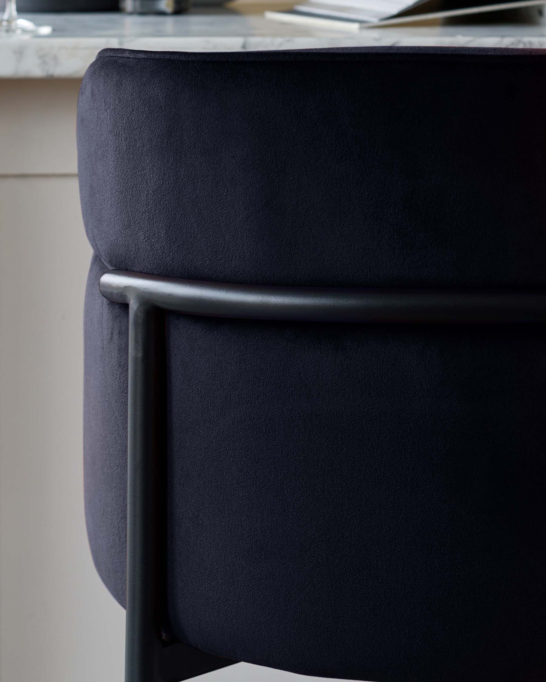 Tabouret de bar Felix en velours bleu marine foncé