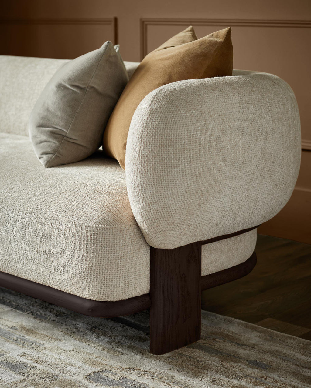 Canapé 3 places Florence en tissu naturel et bois foncé