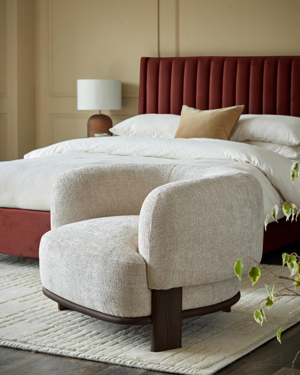 Fauteuil Florence en tissu naturel et bois foncé