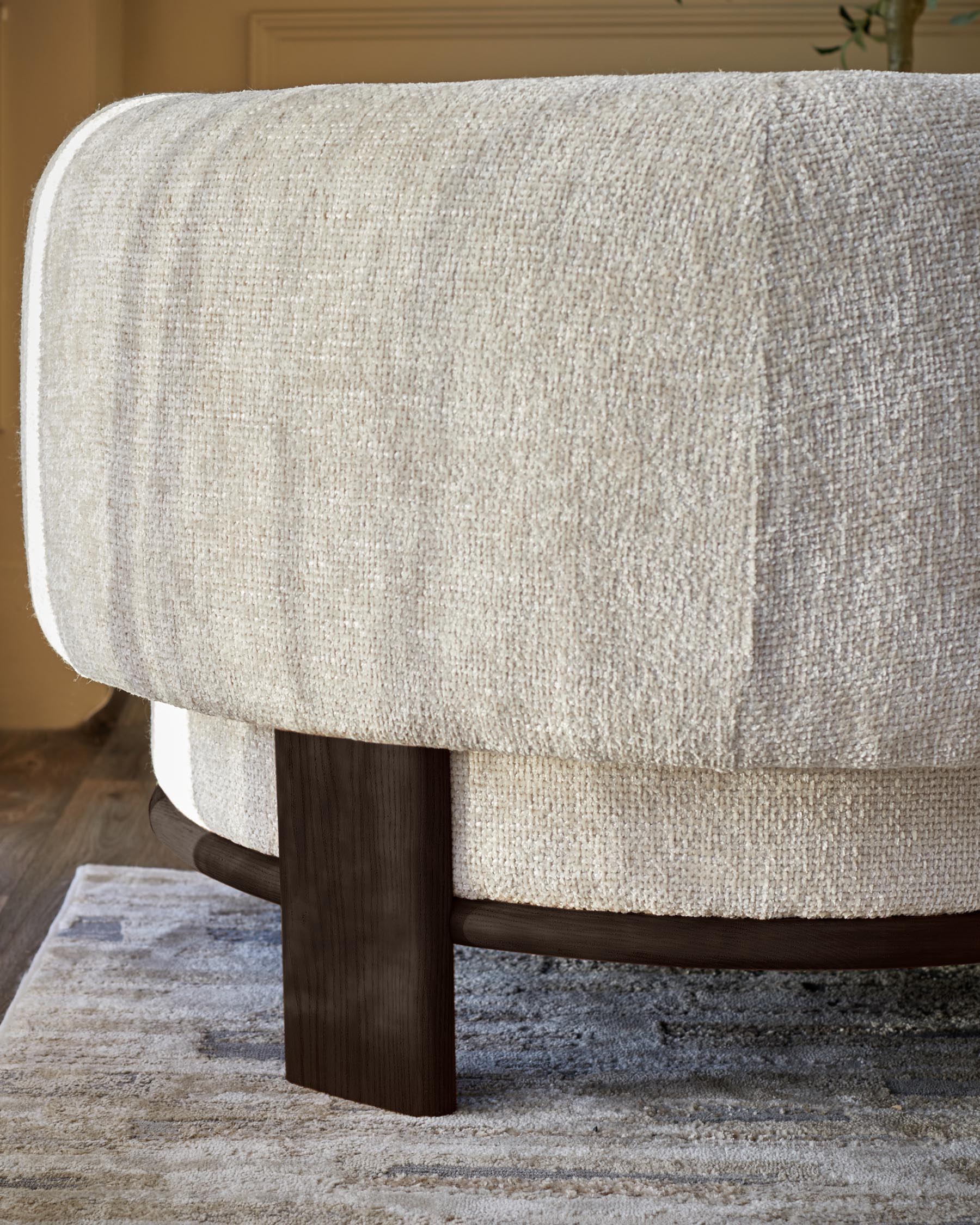Fauteuil Florence en tissu naturel et bois foncé