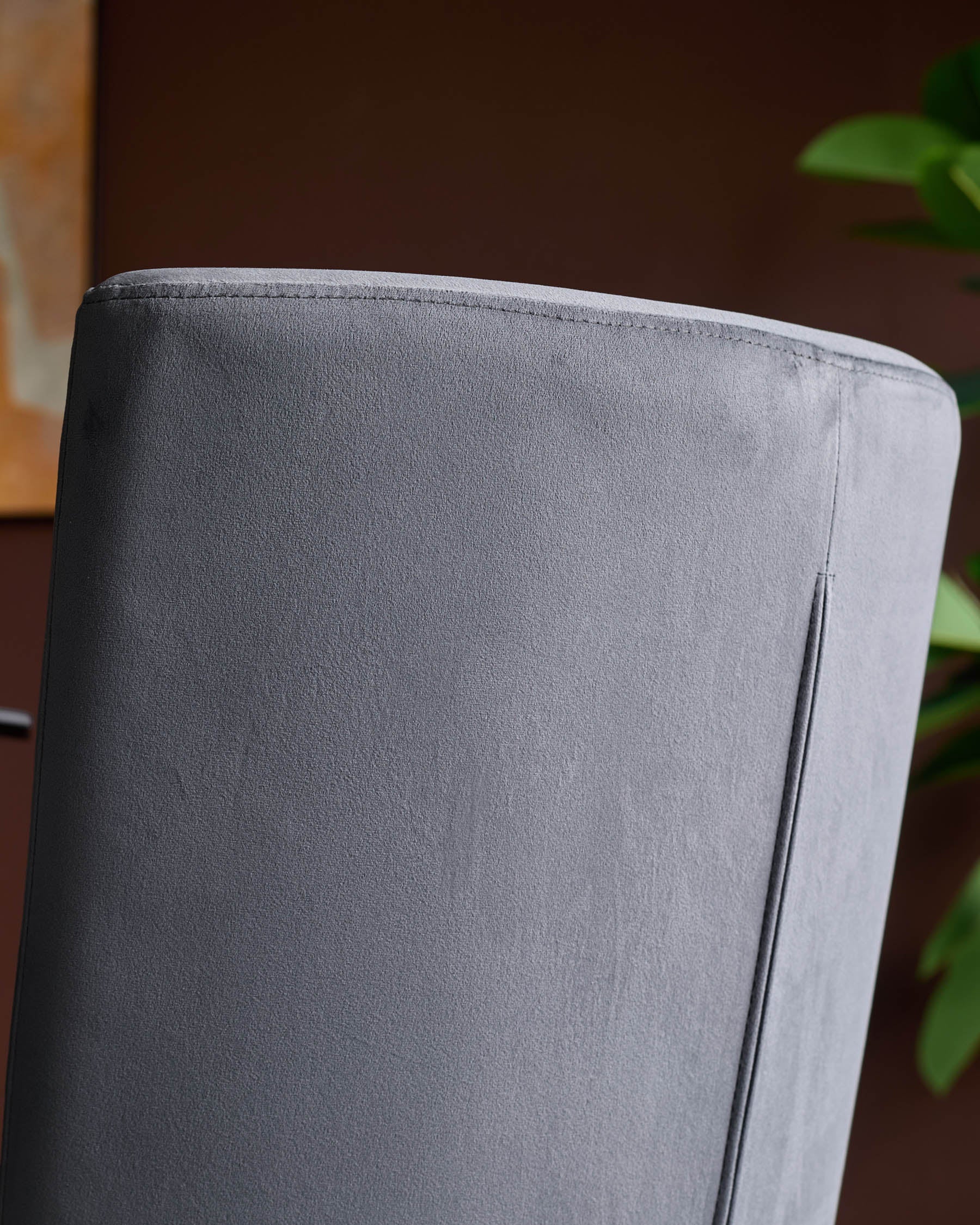 Chaise de salle à manger en velours gris foncé Form