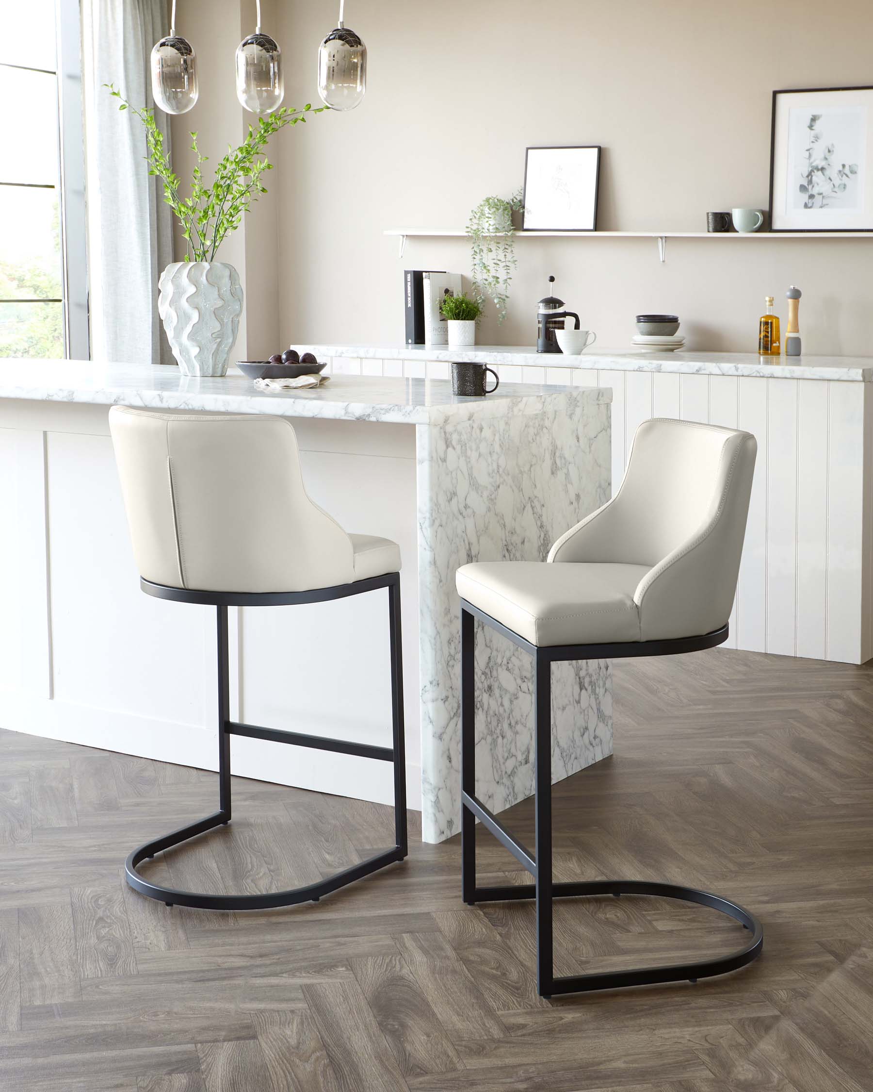 Tabouret de bar Form en similicuir gris clair