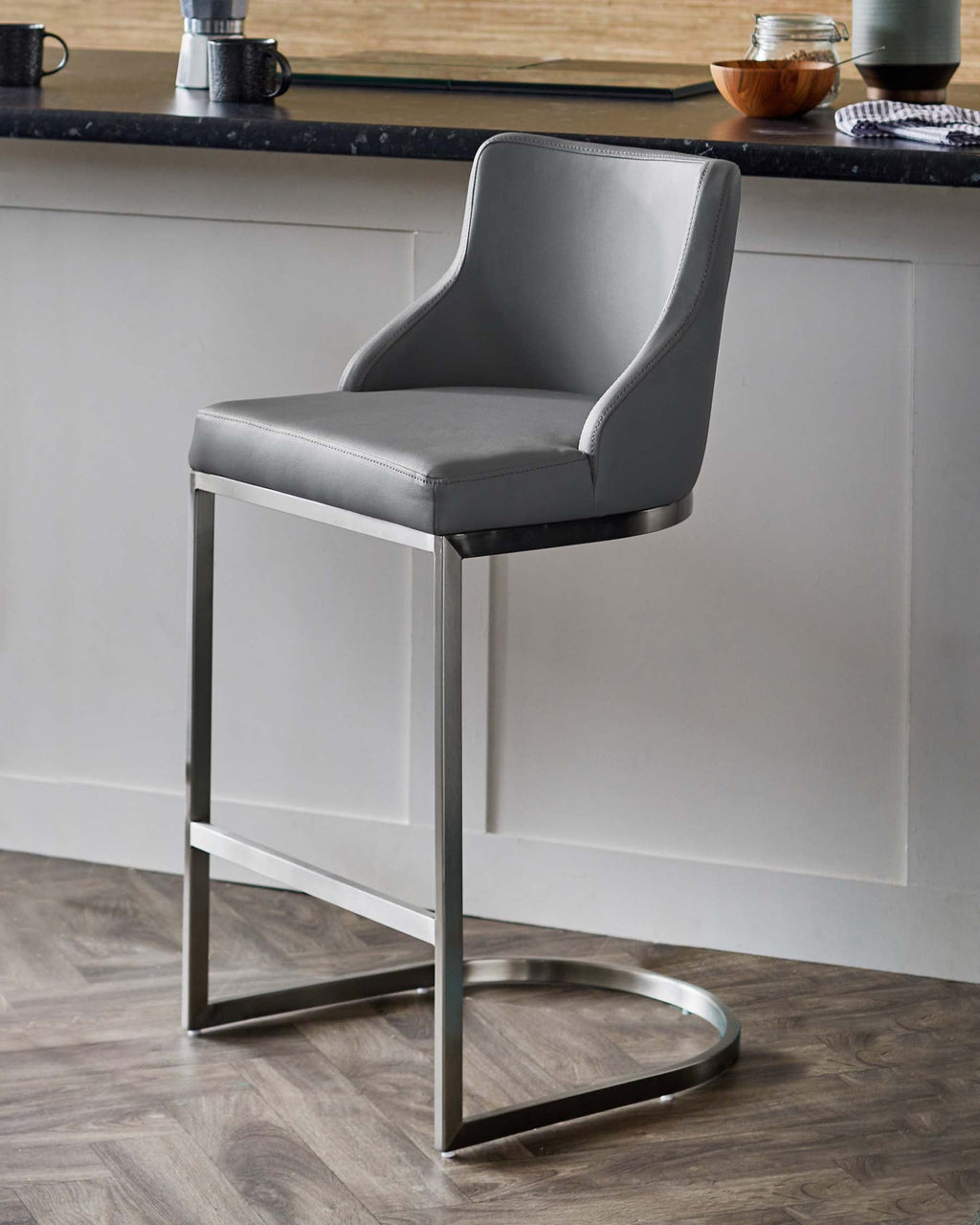 Tabouret de bar gris en similicuir Form