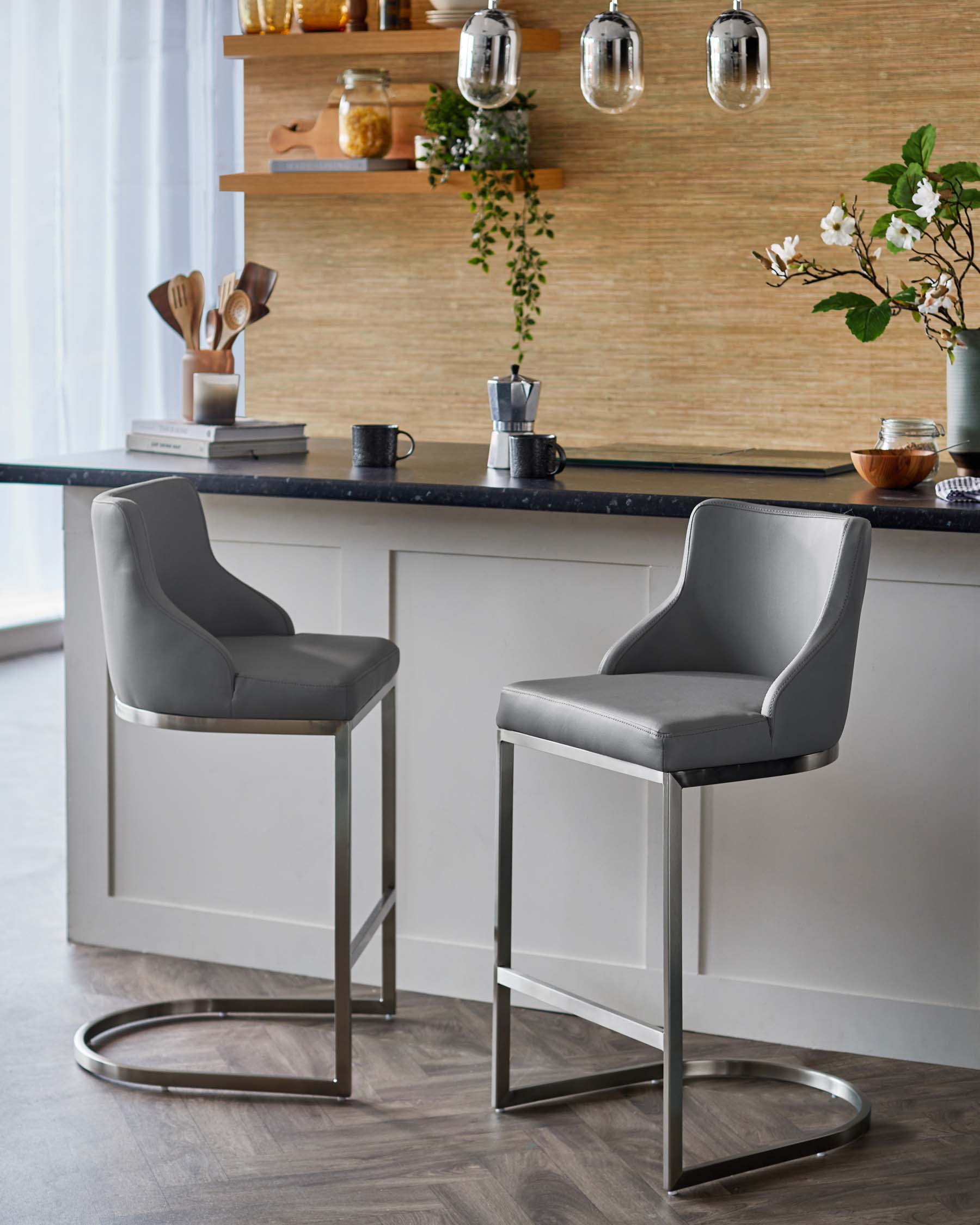 Tabouret de bar gris en similicuir Form