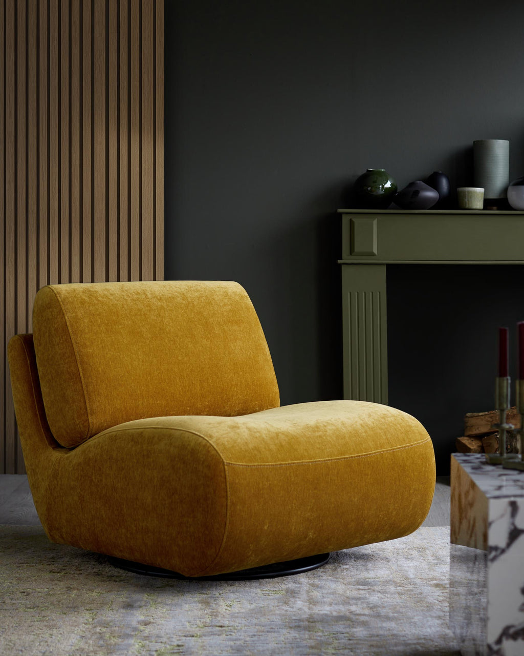 Fauteuil pivotant en tissu ocre Frances