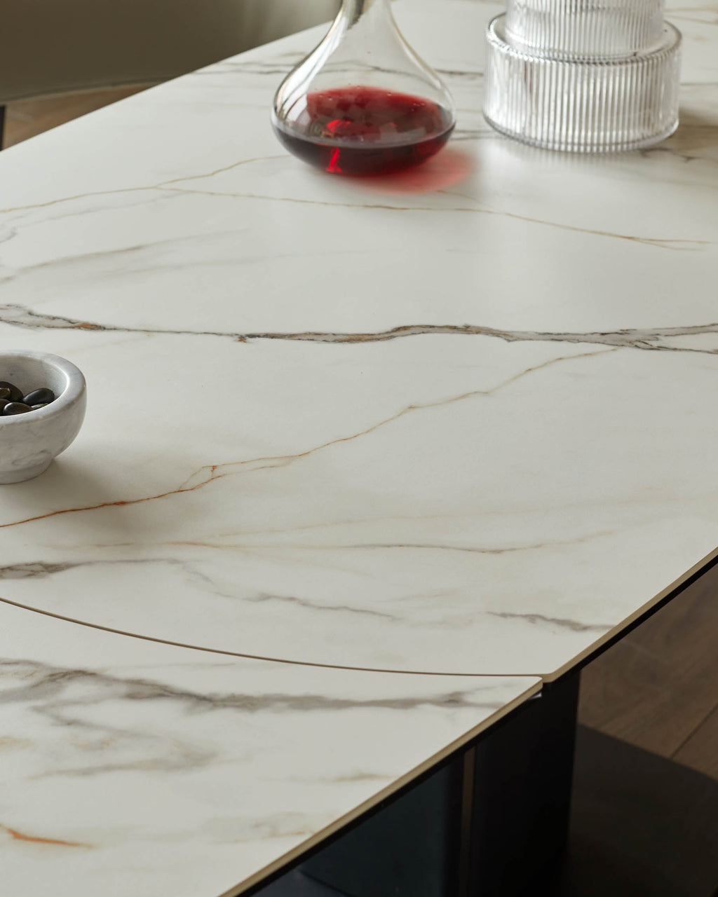 Table de salle à manger extensible Fraser en céramique naturelle, 4 à 6 places