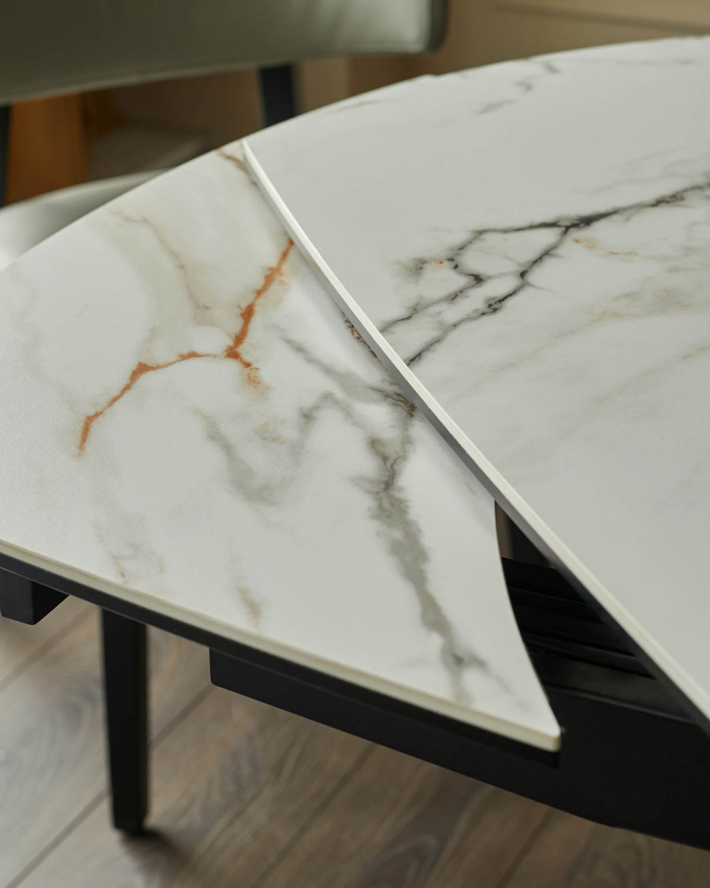 Table de salle à manger extensible Fraser en céramique naturelle, 4 à 6 places