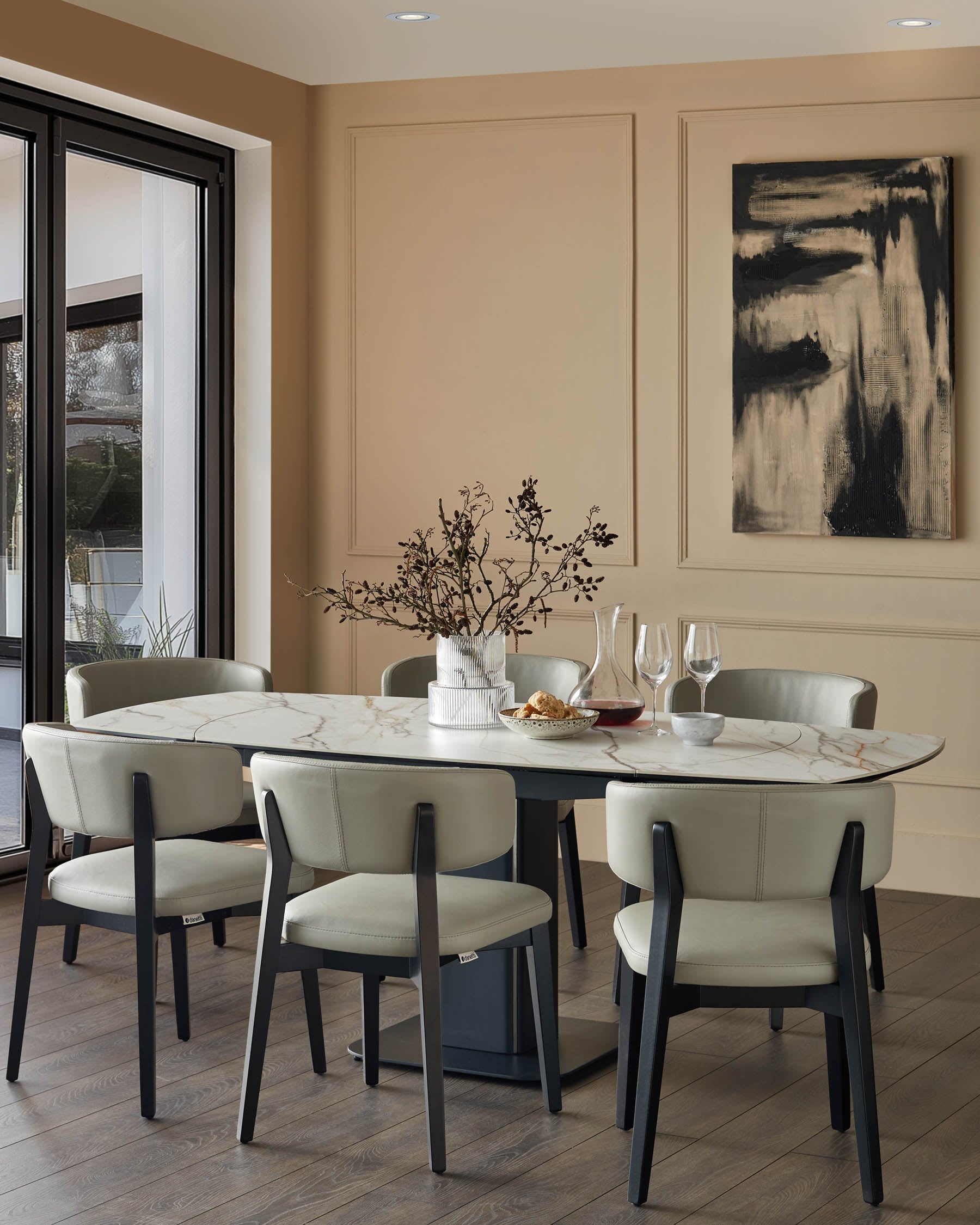 Table de salle à manger extensible Fraser en céramique naturelle, 4 à 6 places