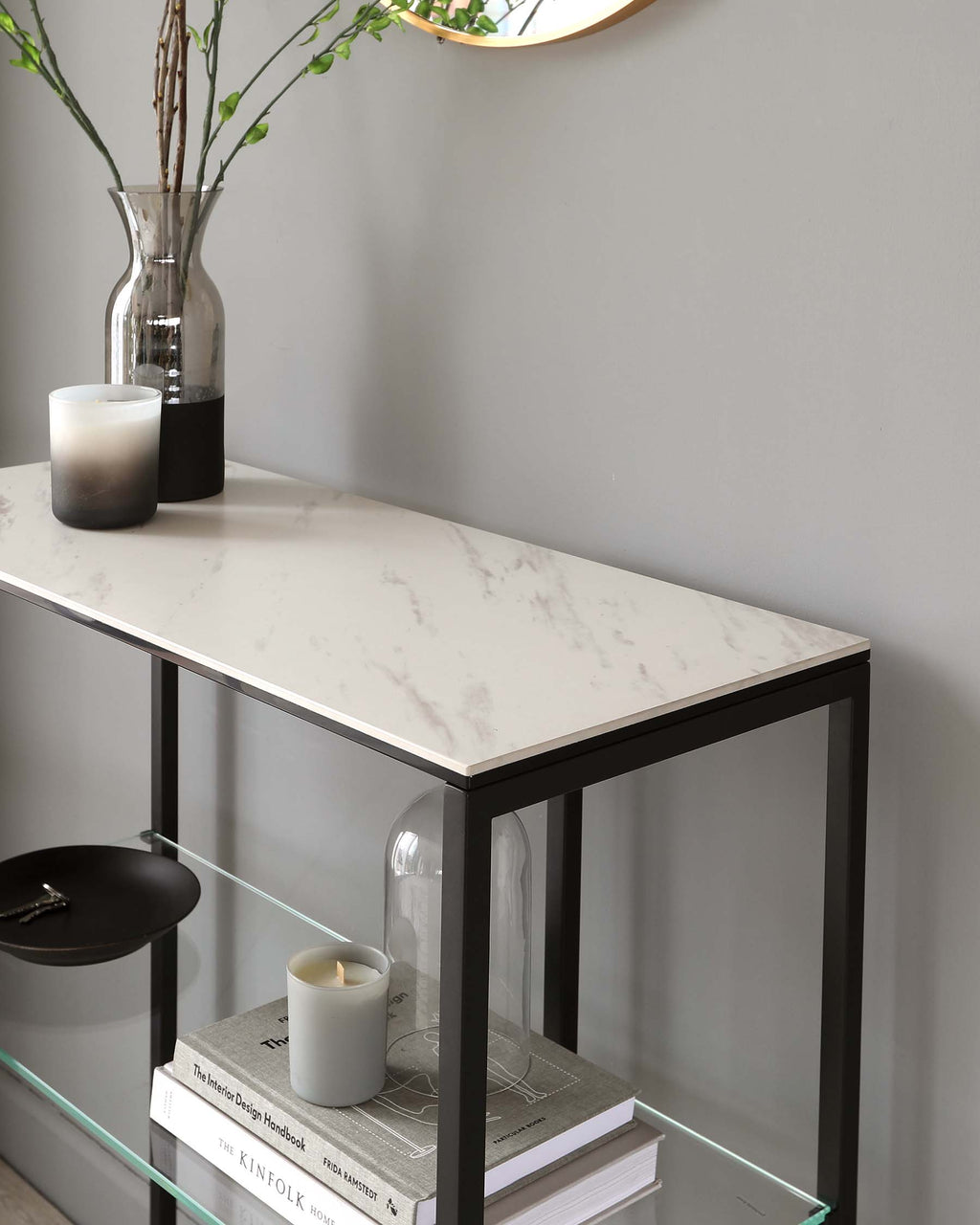 petite console en céramique marbrée blanche de Géorgie