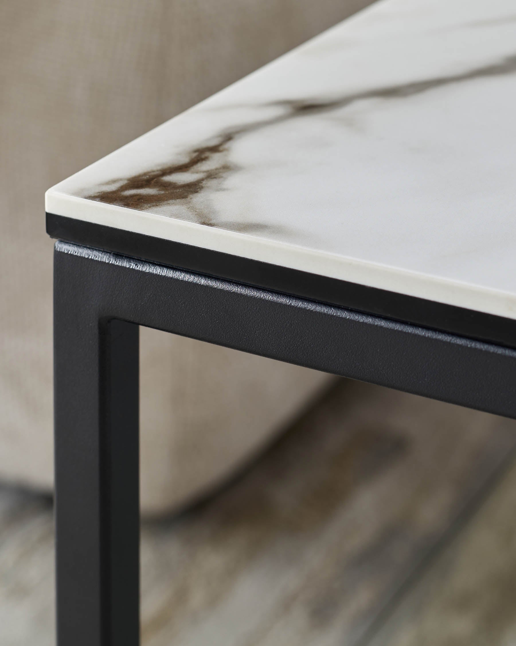 Table d'appoint en céramique naturelle de Géorgie