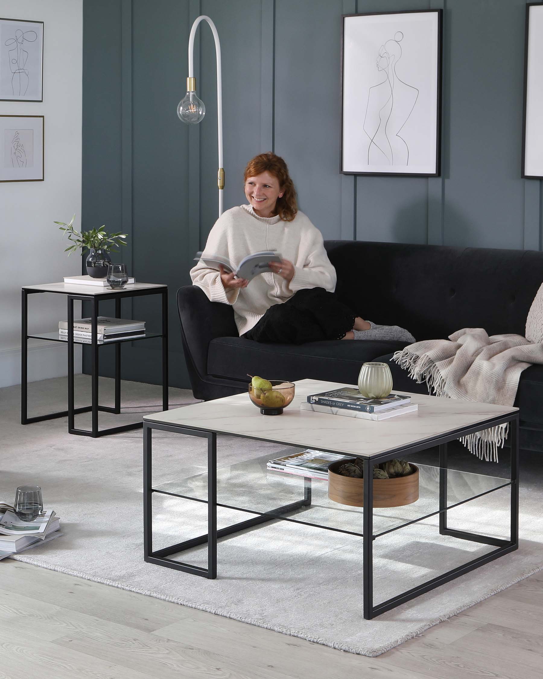 Table d'appoint en céramique marbrée blanche de Géorgie