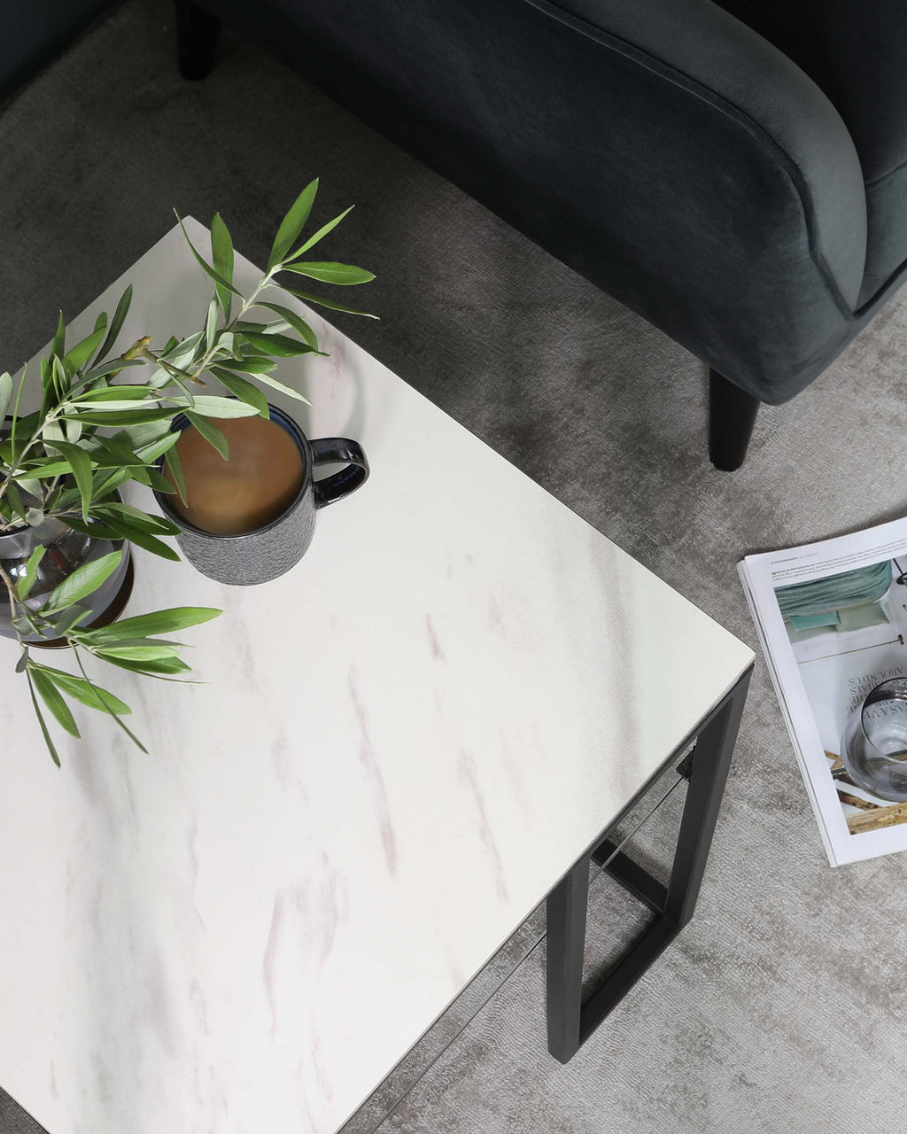 Table d'appoint en céramique marbrée blanche de Géorgie