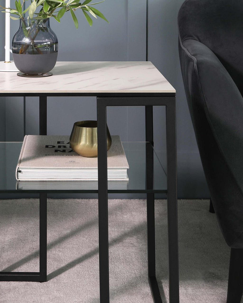 Table d'appoint en céramique marbrée blanche de Géorgie