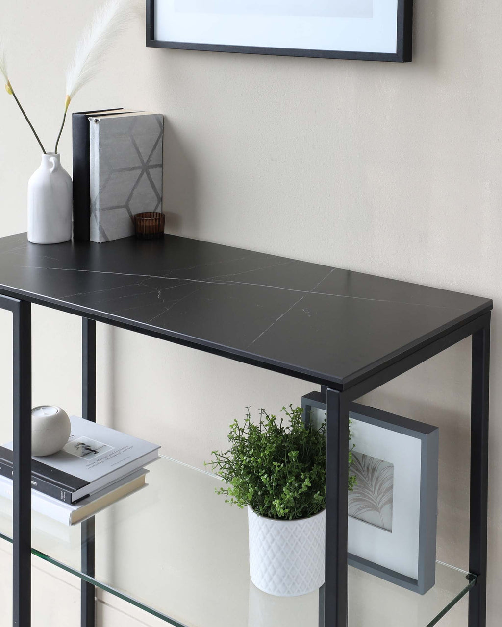 petite console en céramique marbrée noire de Géorgie
