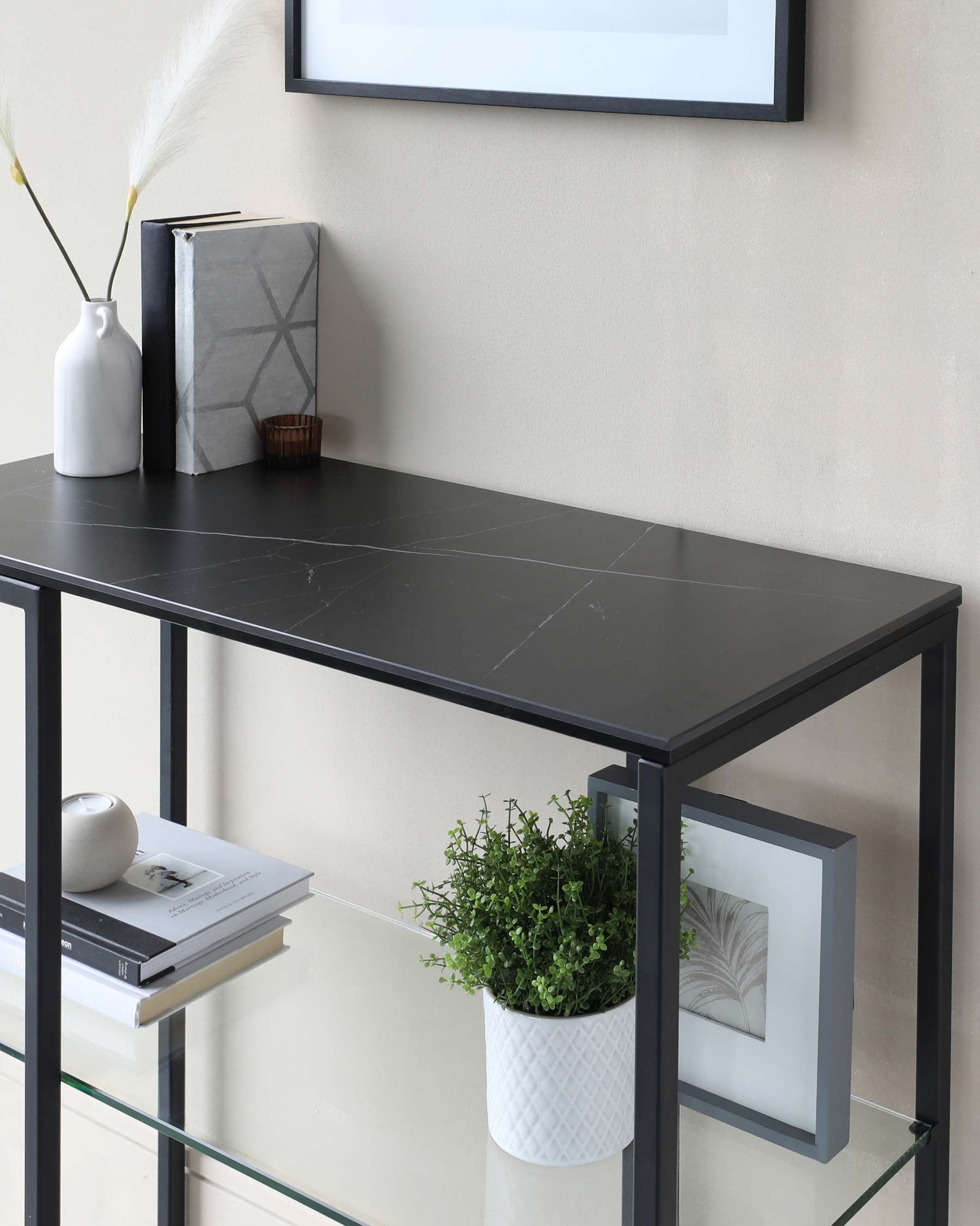 petite console en céramique marbrée noire de Géorgie