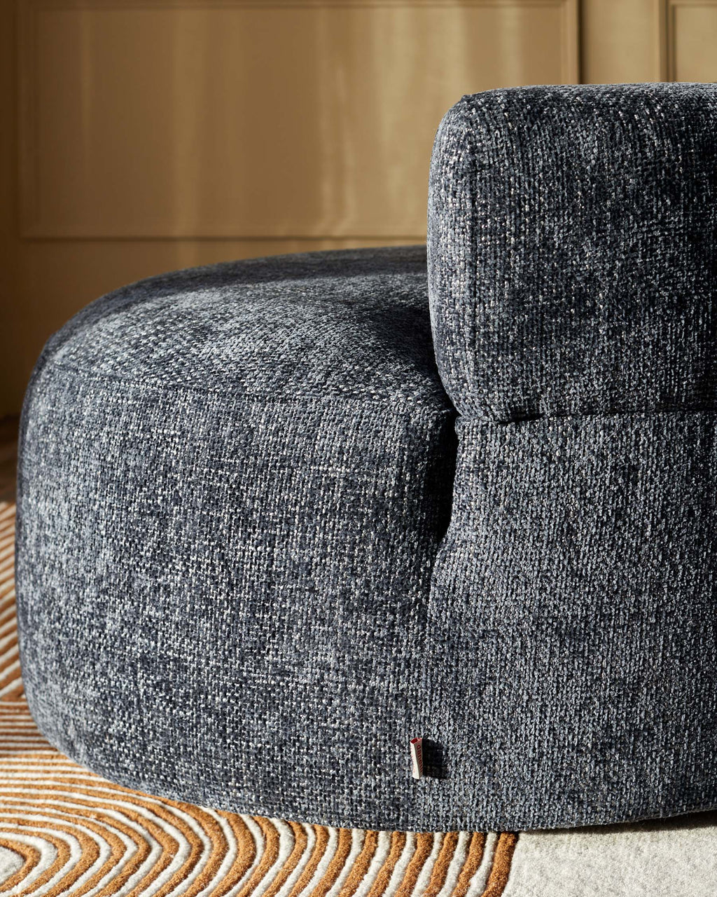 Fauteuil pivotant Gianna en tissu bleu foncé tissé