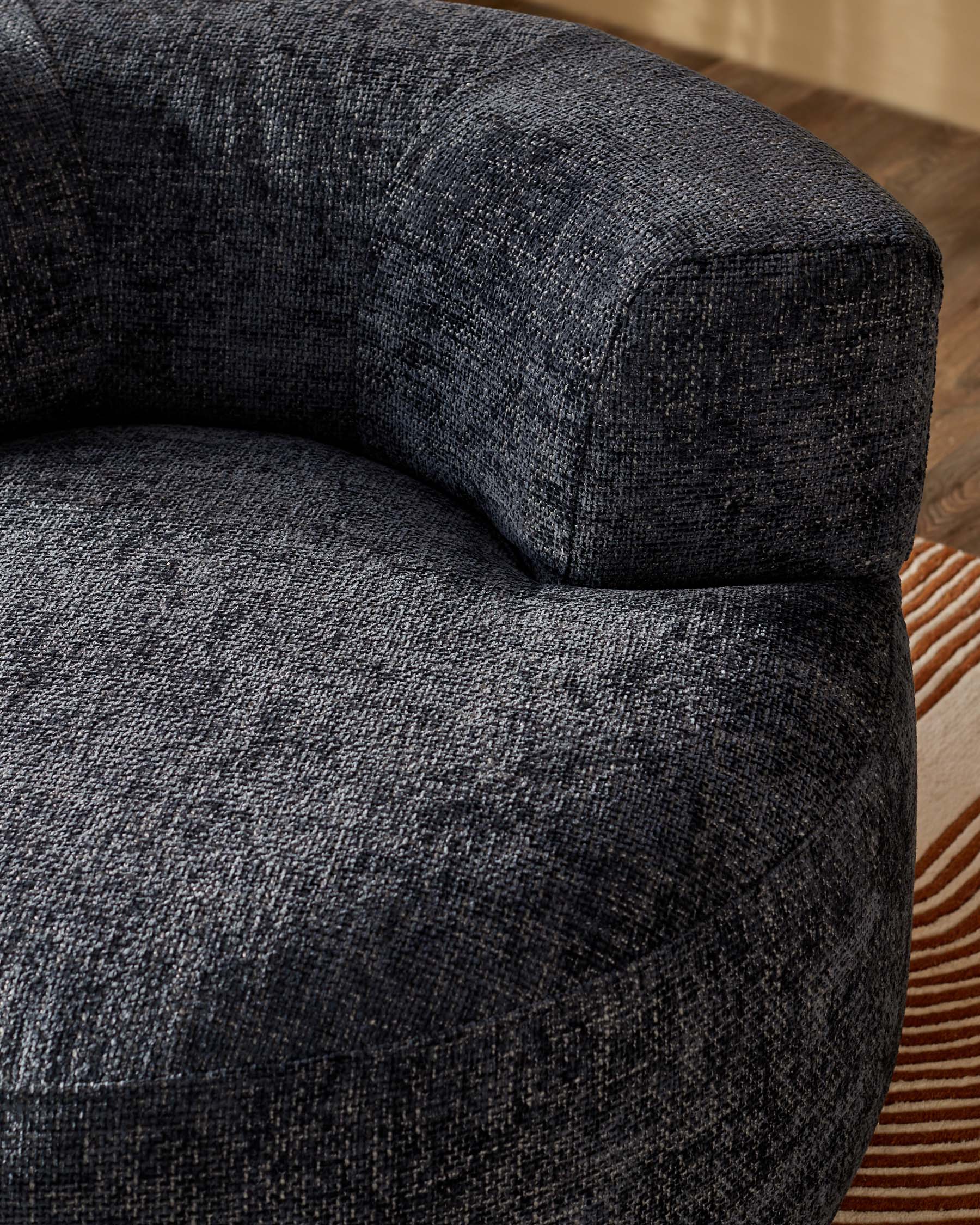 Fauteuil pivotant Gianna en tissu bleu foncé tissé