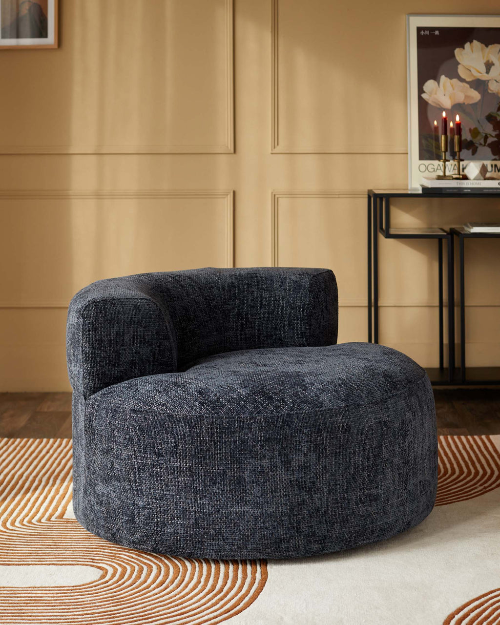 Fauteuil pivotant Gianna en tissu bleu foncé tissé